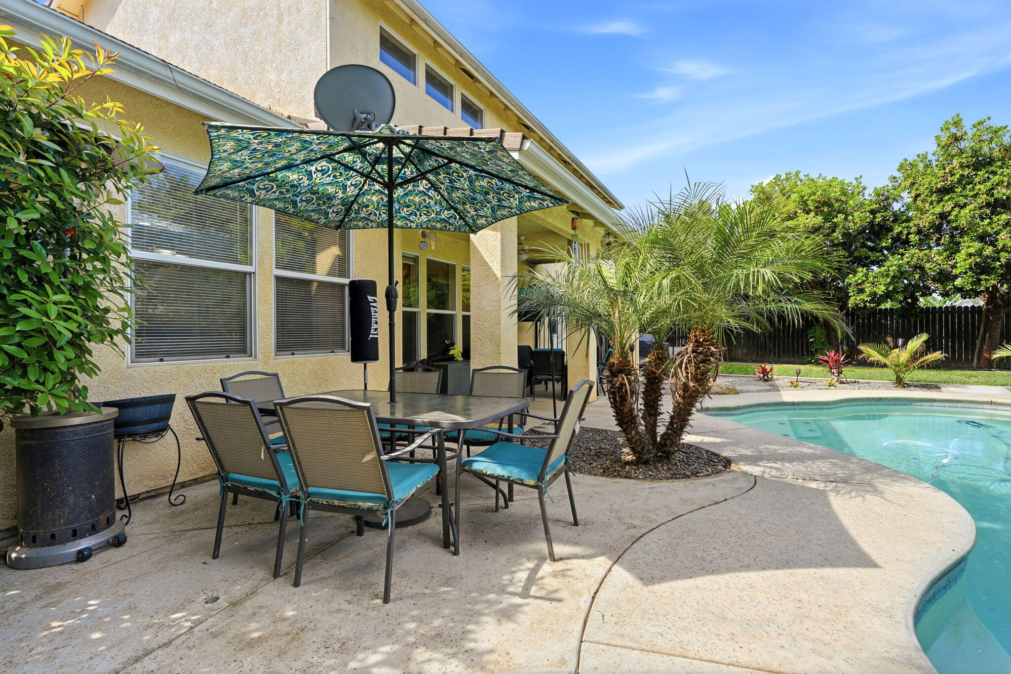 1240 Hillcrest Ave, Tulare, CA 93274