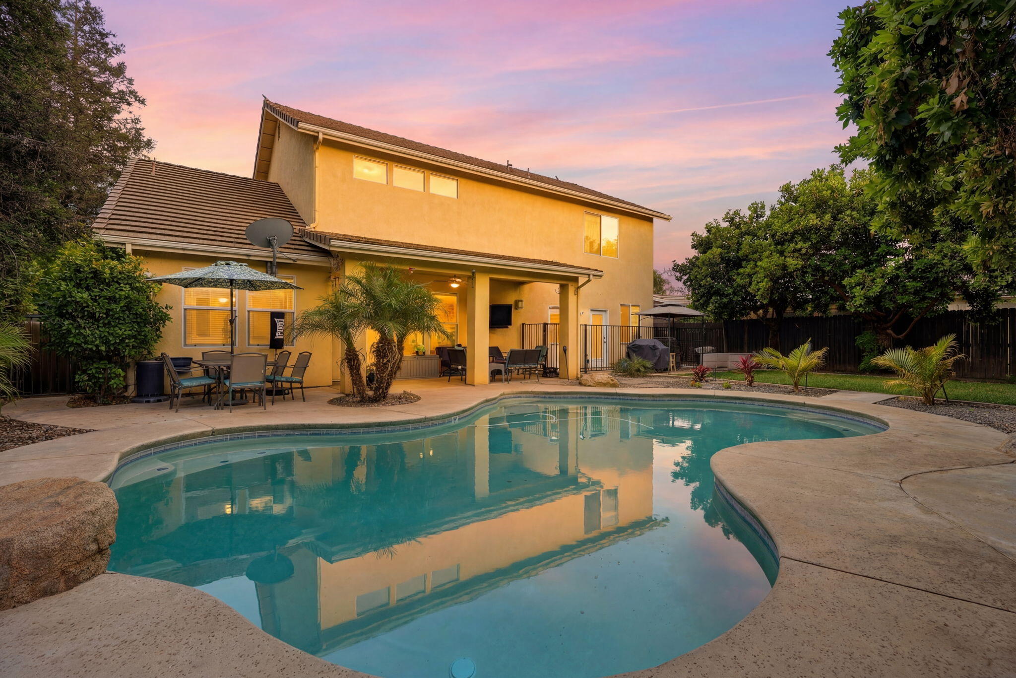 1240 Hillcrest Ave, Tulare, CA 93274