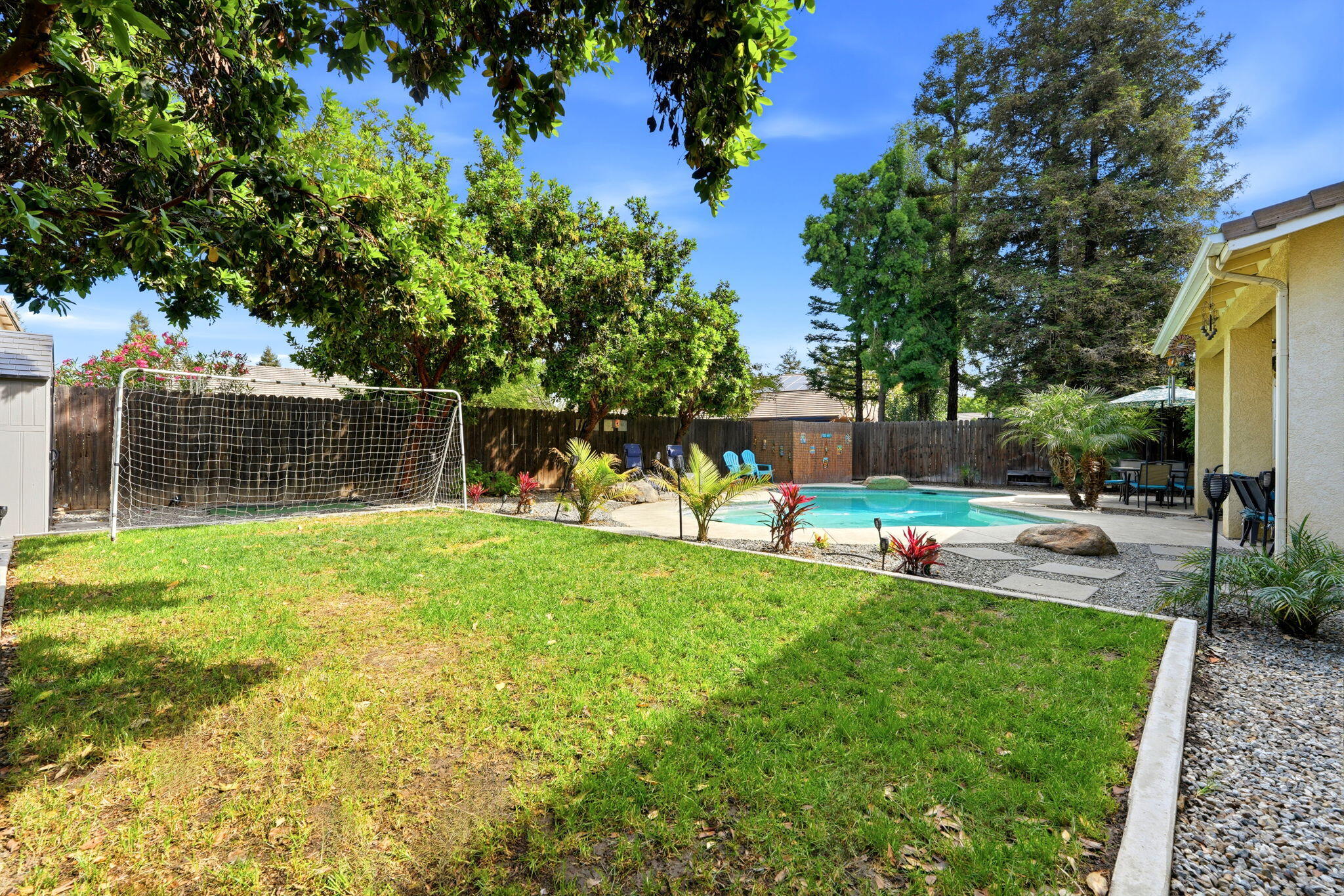 1240 Hillcrest Ave, Tulare, CA 93274