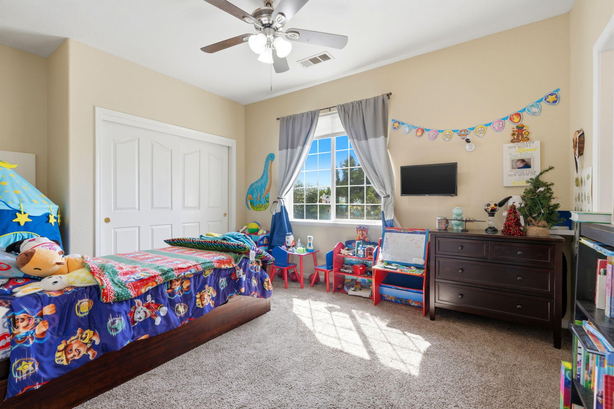 1240 Hillcrest Ave, Tulare, CA 93274