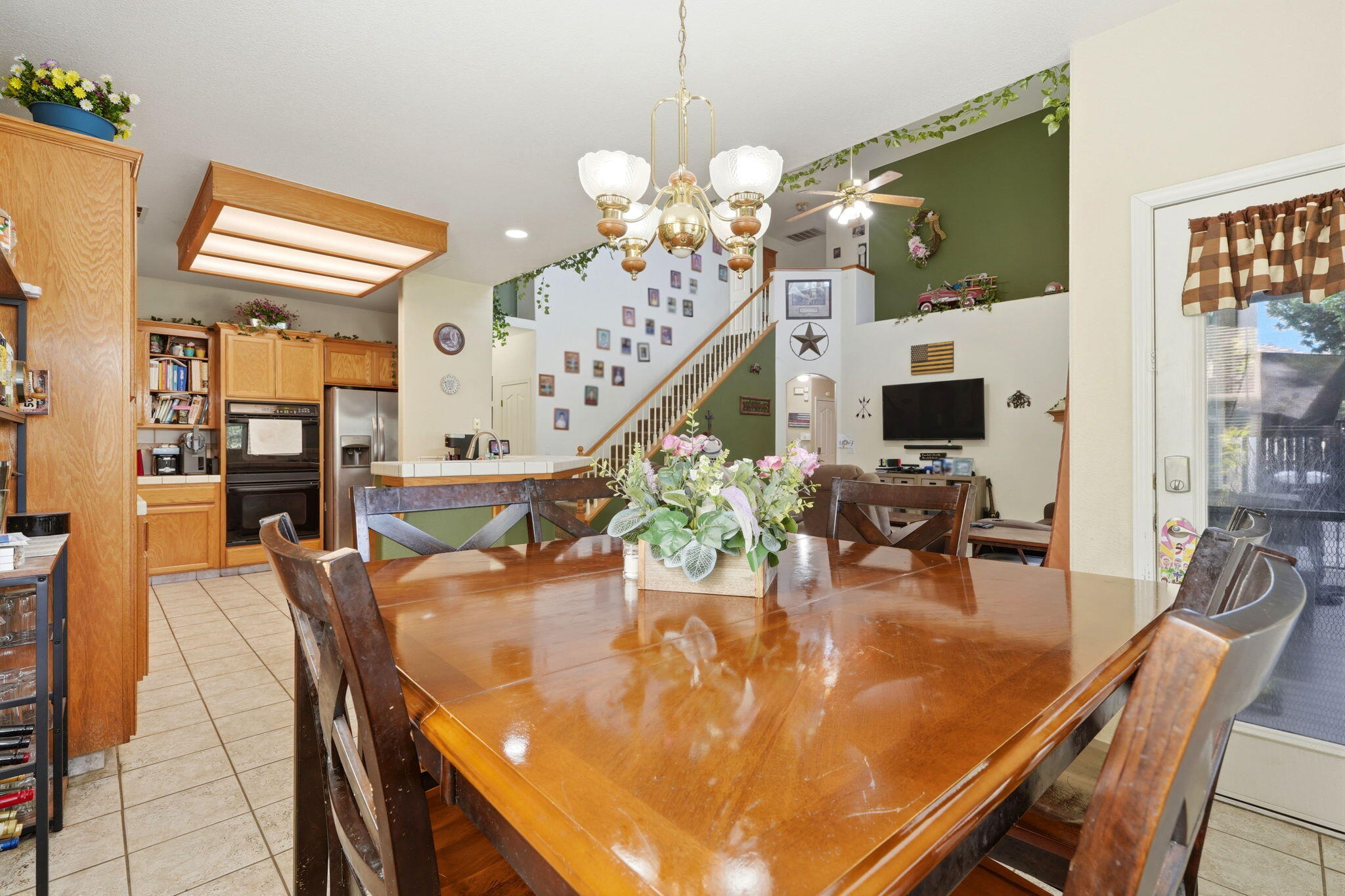 1240 Hillcrest Ave, Tulare, CA 93274