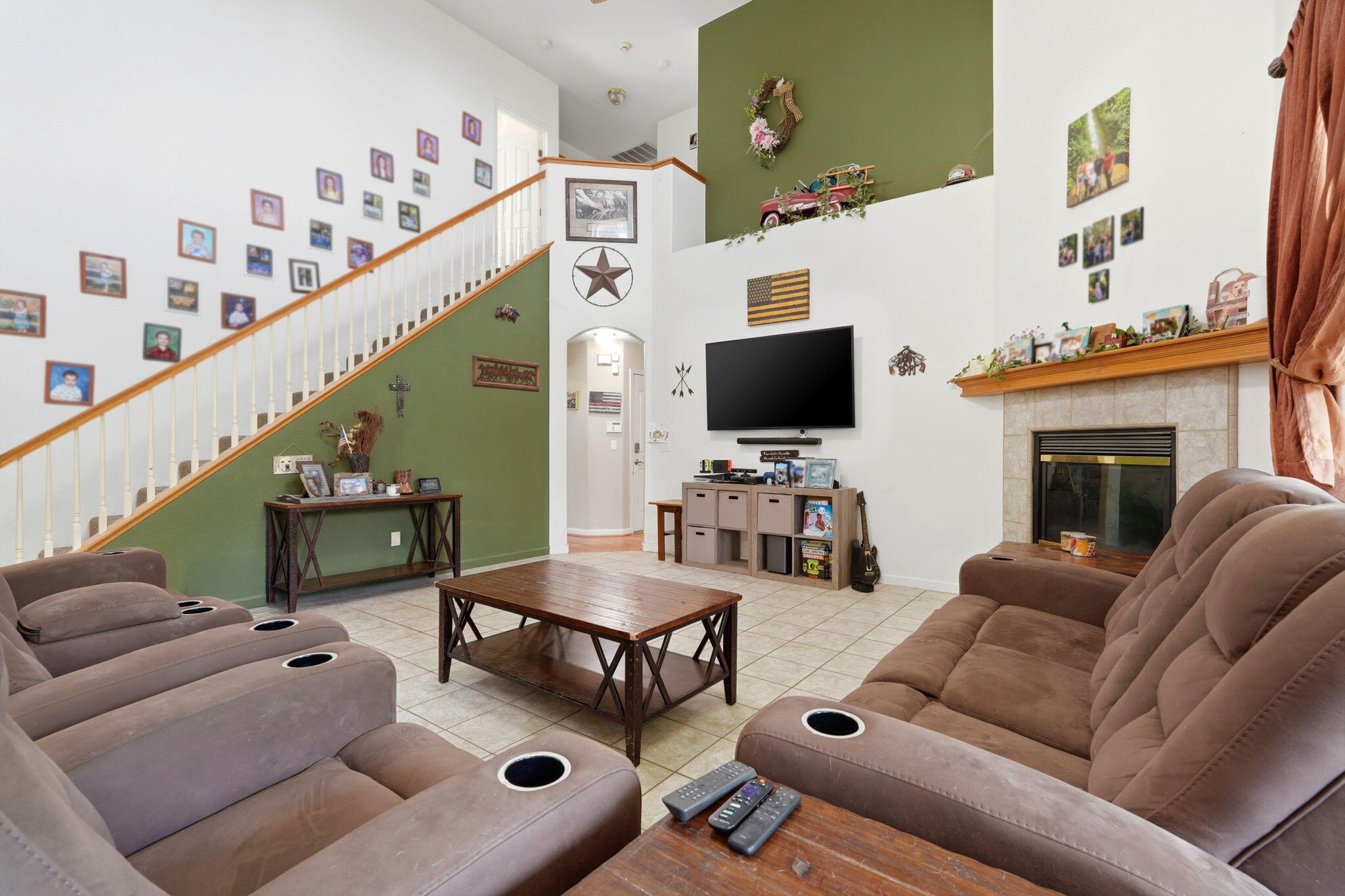 1240 Hillcrest Ave, Tulare, CA 93274