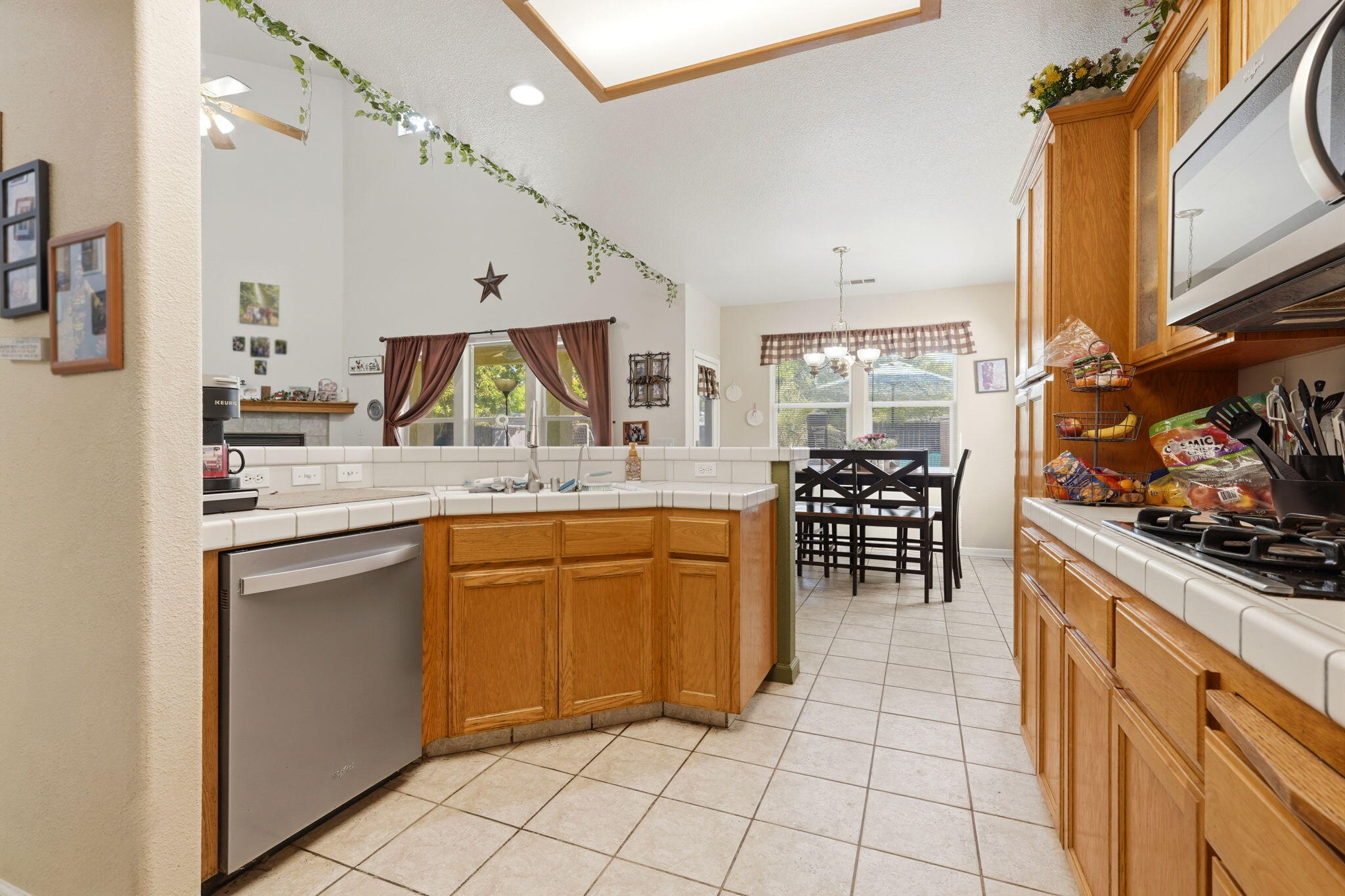 1240 Hillcrest Ave, Tulare, CA 93274