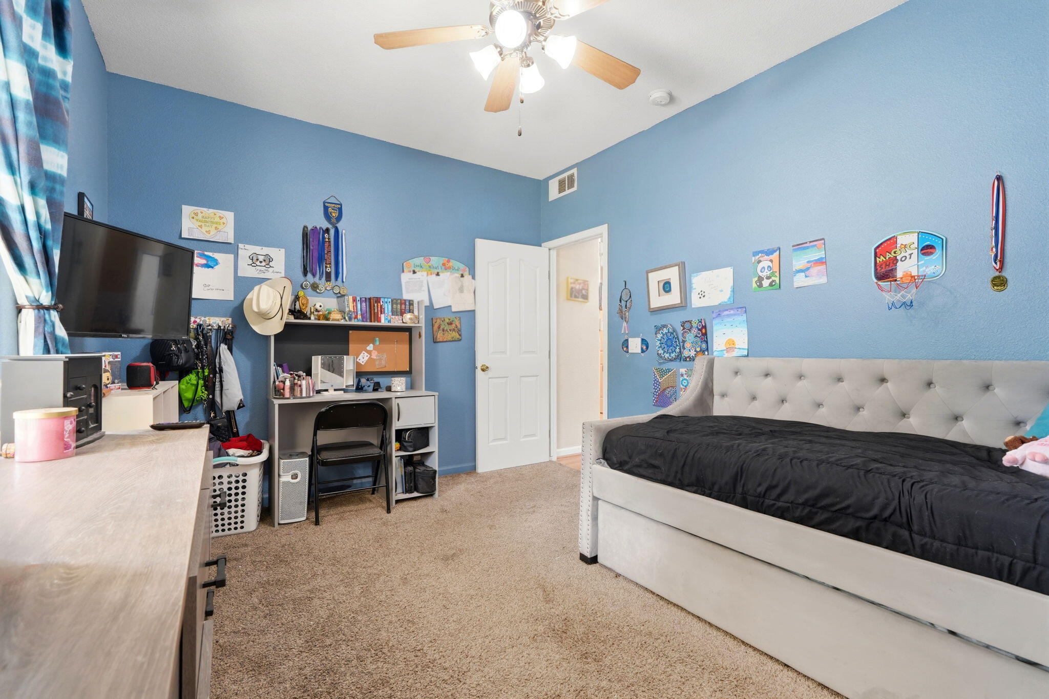 1240 Hillcrest Ave, Tulare, CA 93274