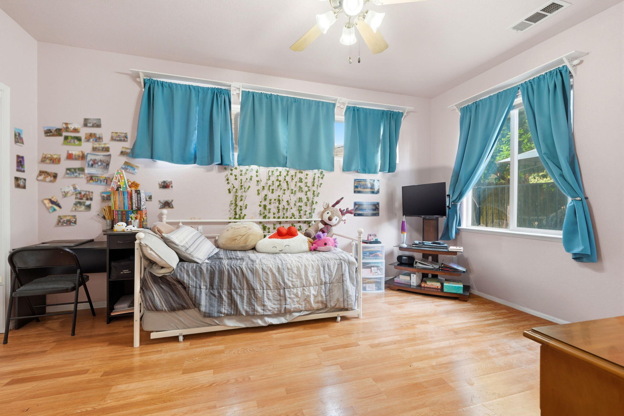 1240 Hillcrest Ave, Tulare, CA 93274