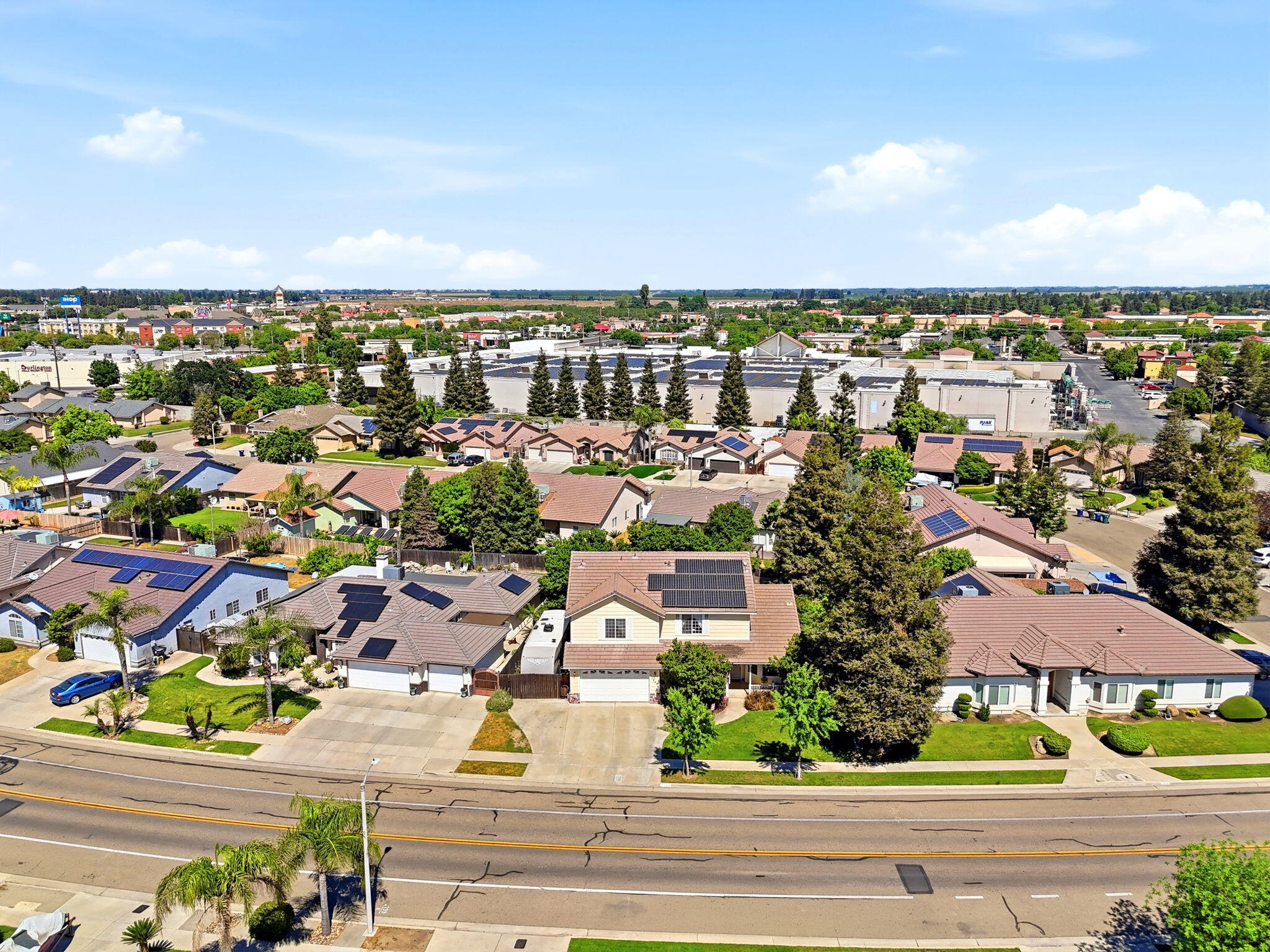 1240 Hillcrest Ave, Tulare, CA 93274