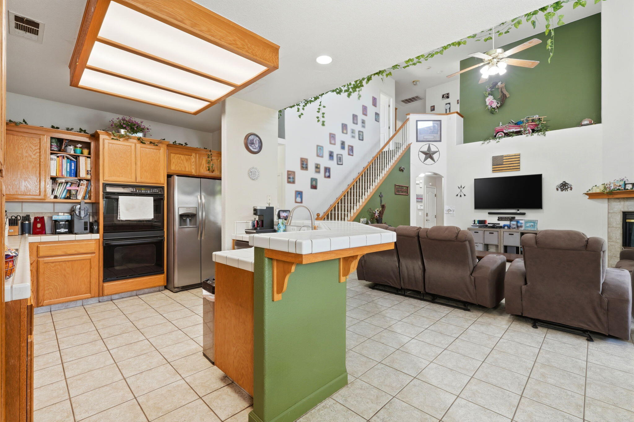 1240 Hillcrest Ave, Tulare, CA 93274