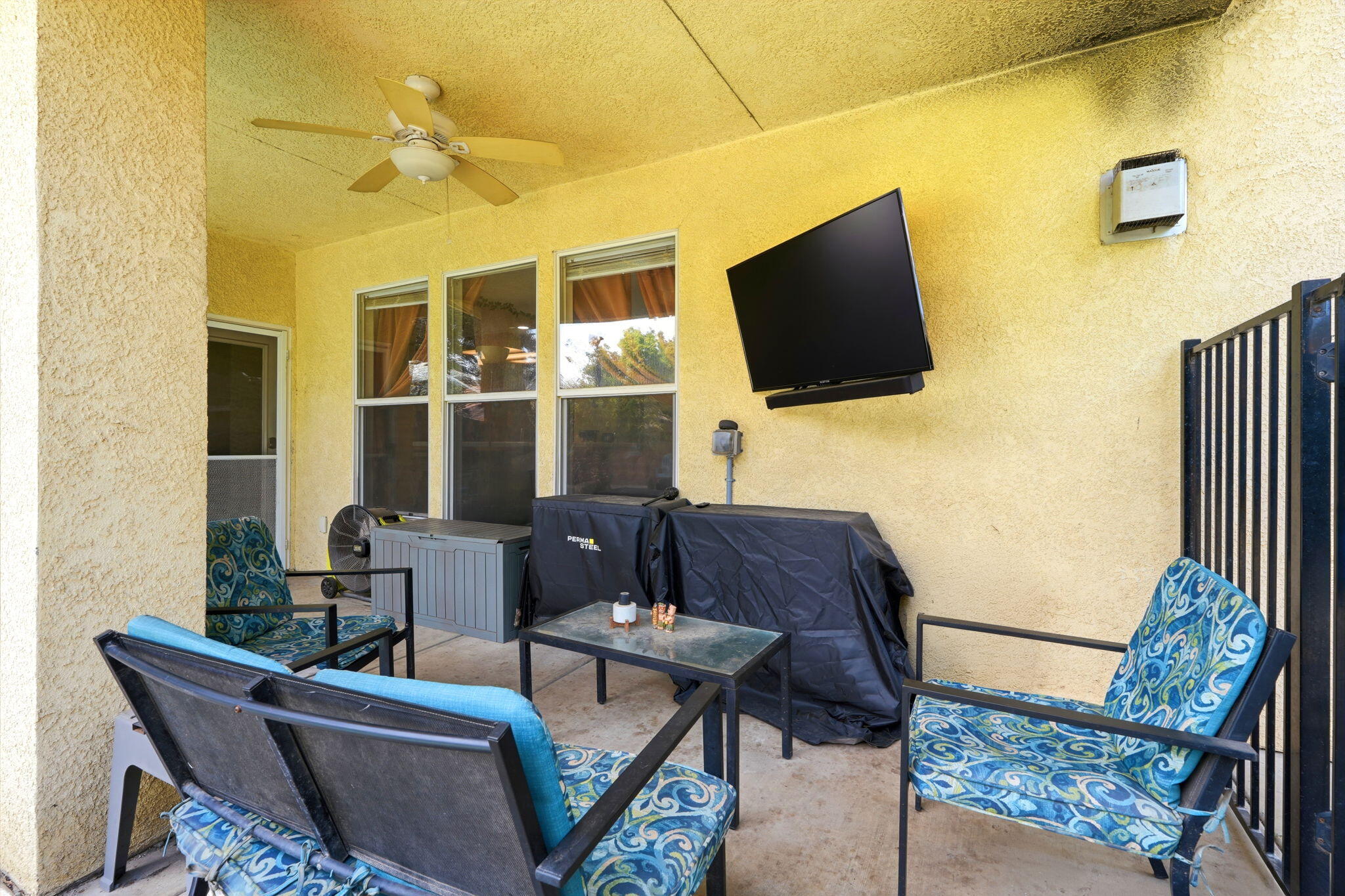 1240 Hillcrest Ave, Tulare, CA 93274