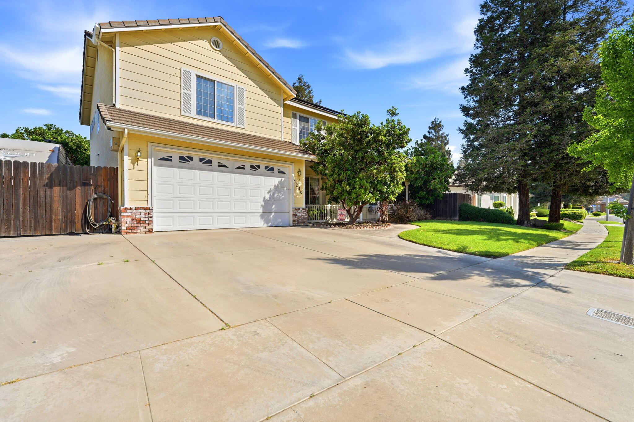 1240 Hillcrest Ave, Tulare, CA 93274