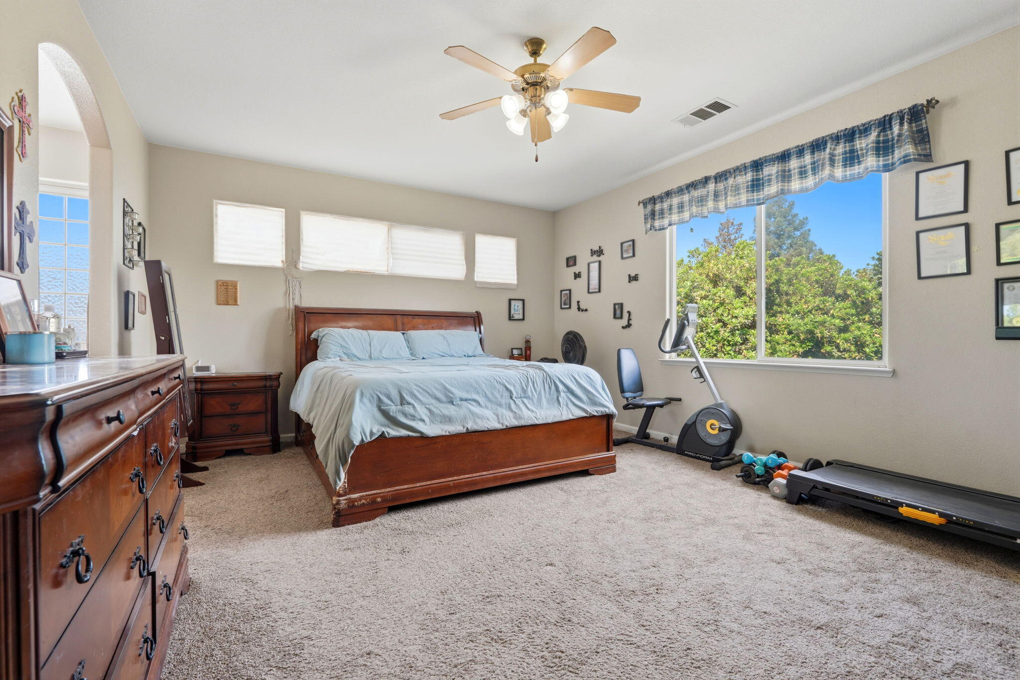 1240 Hillcrest Ave, Tulare, CA 93274