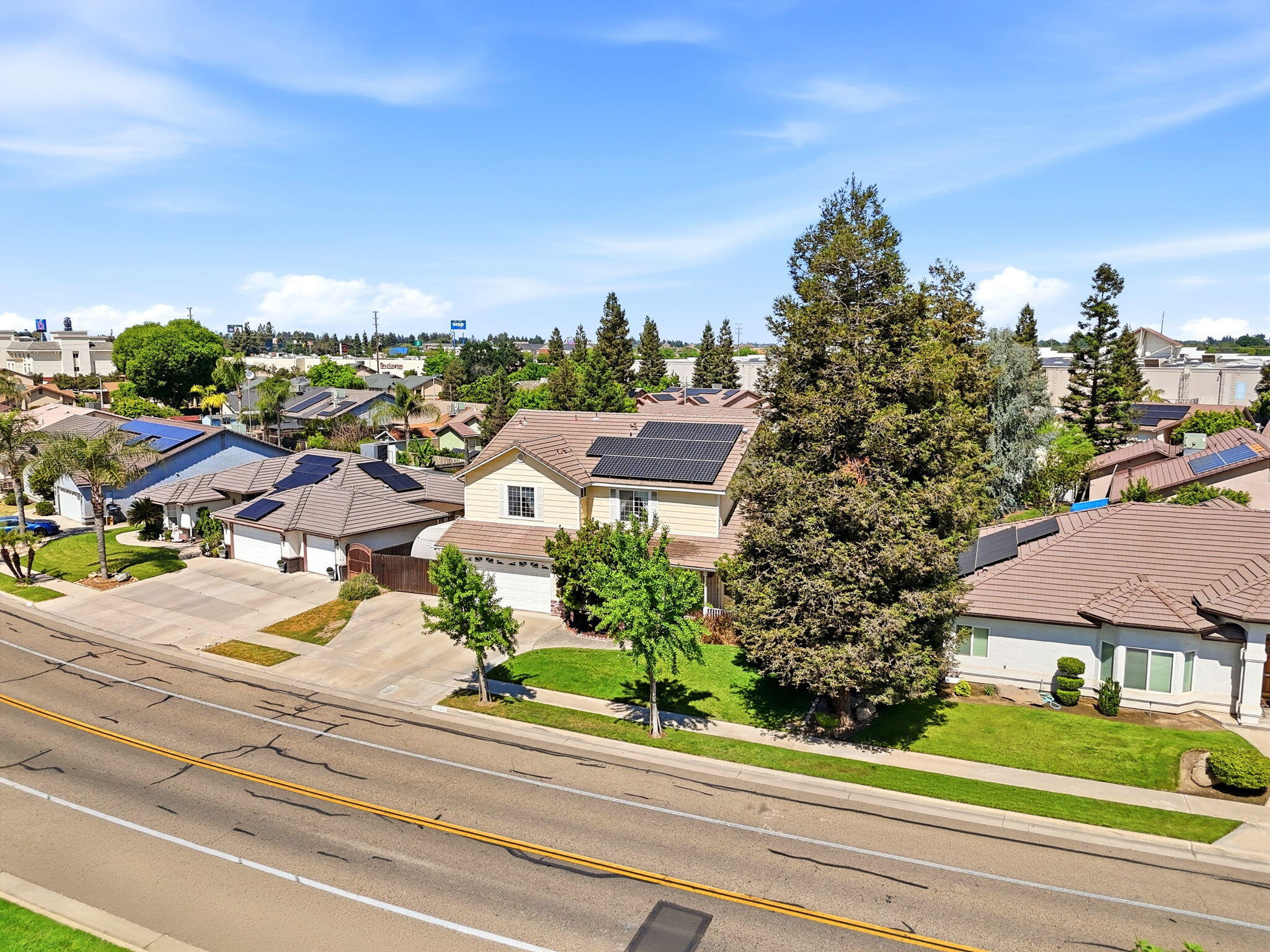 1240 Hillcrest Ave, Tulare, CA 93274