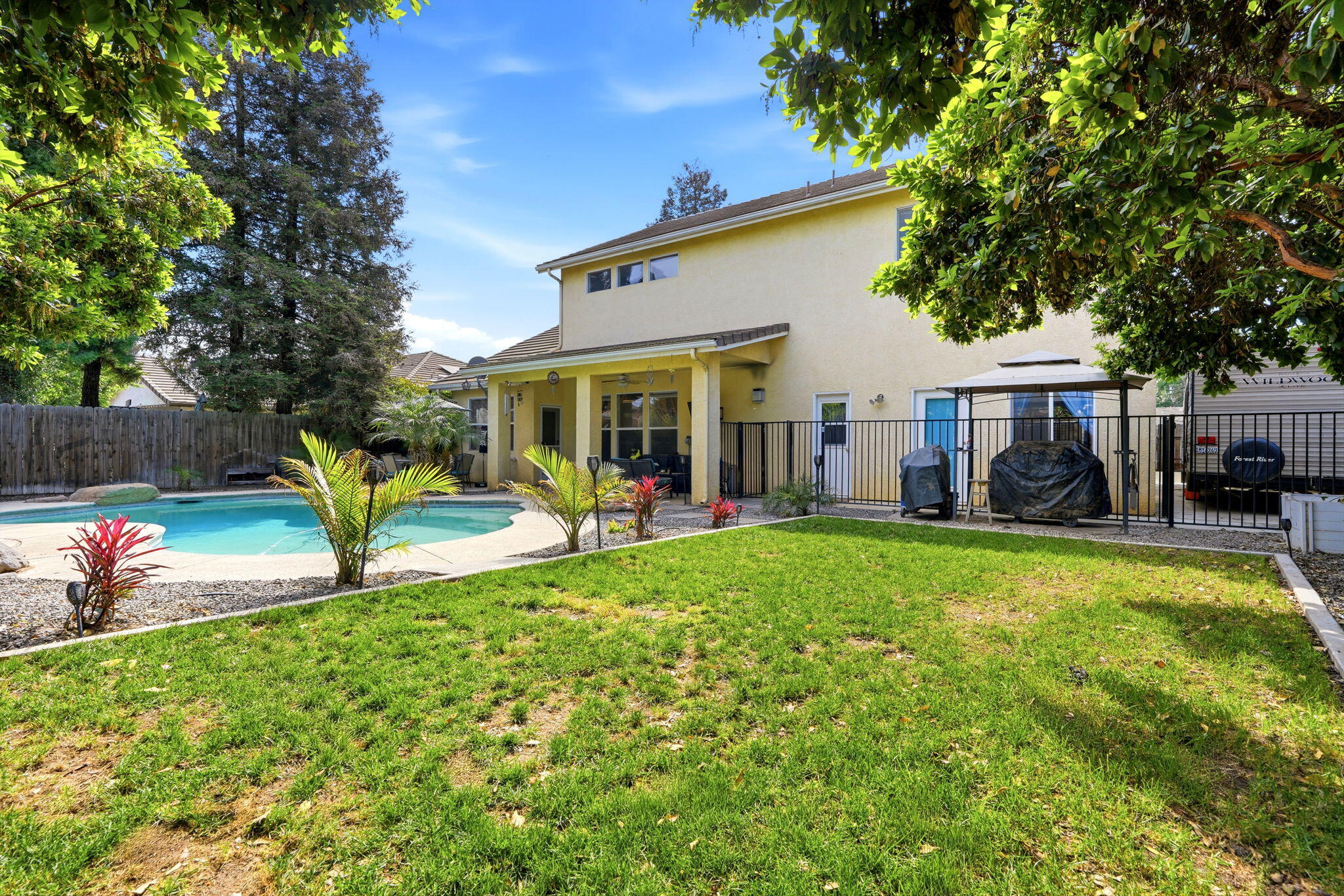 1240 Hillcrest Ave, Tulare, CA 93274