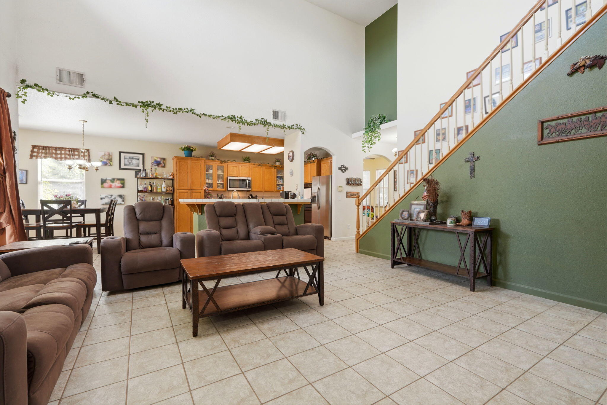 1240 Hillcrest Ave, Tulare, CA 93274