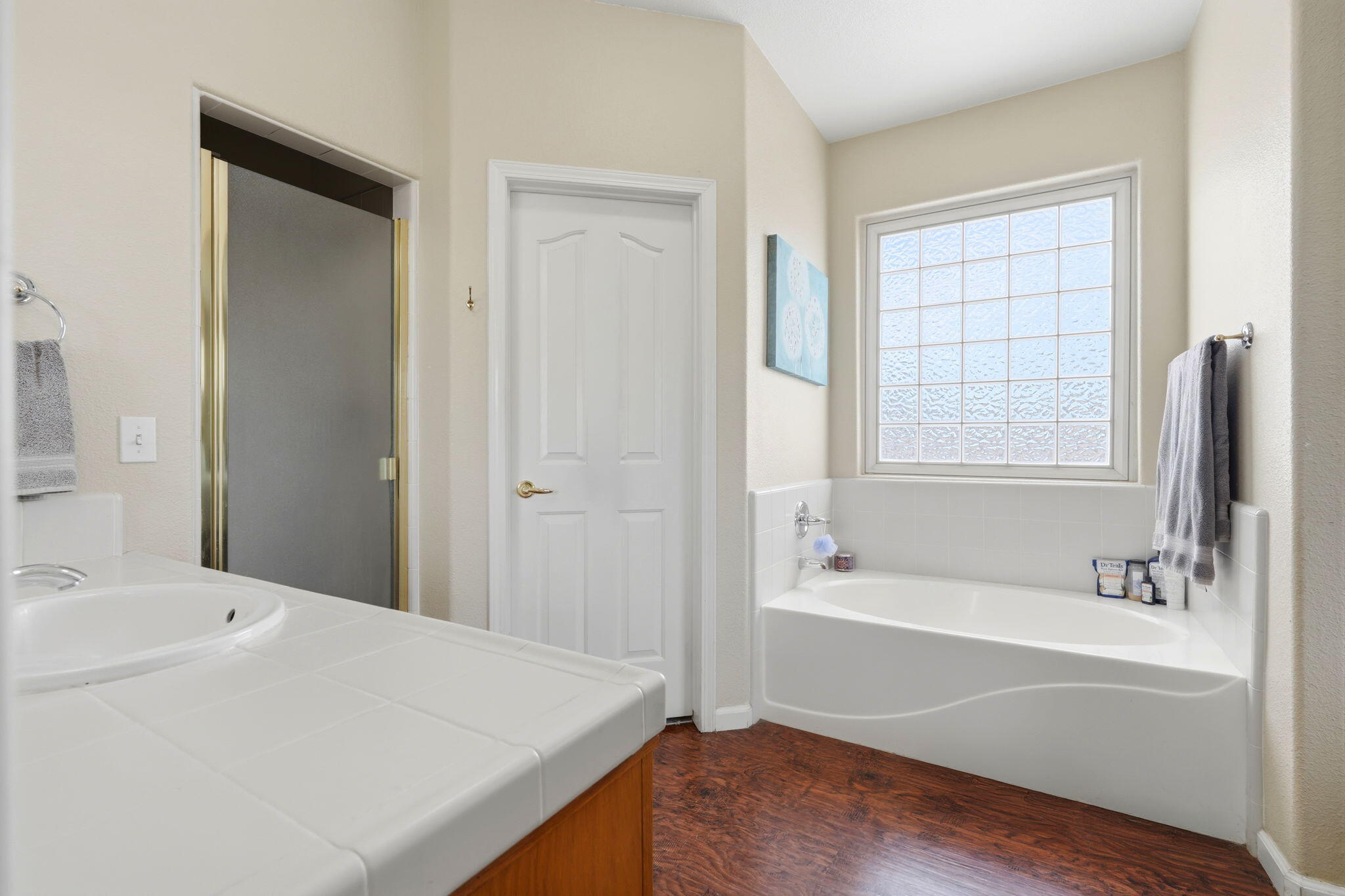 1240 Hillcrest Ave, Tulare, CA 93274