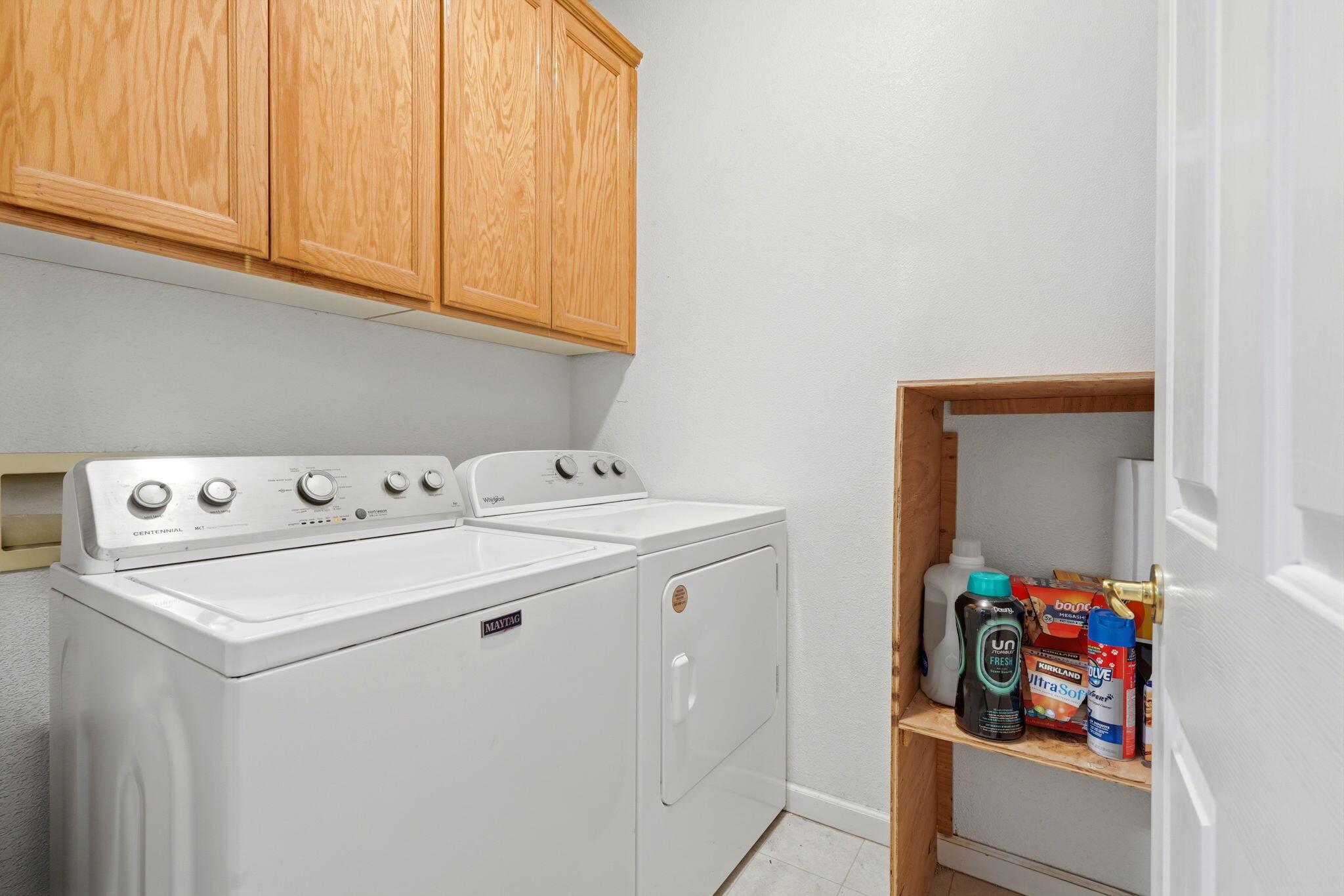 1240 Hillcrest Ave, Tulare, CA 93274