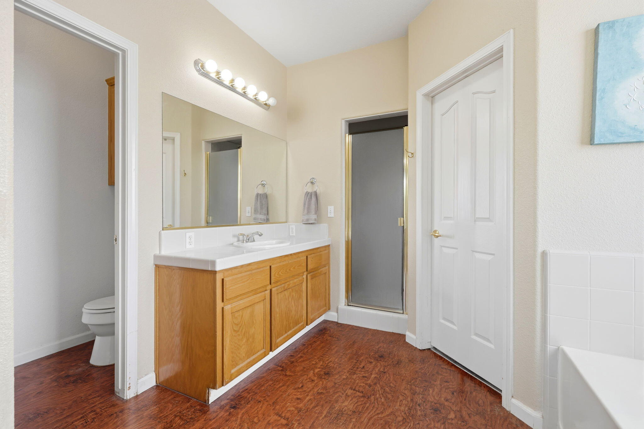 1240 Hillcrest Ave, Tulare, CA 93274