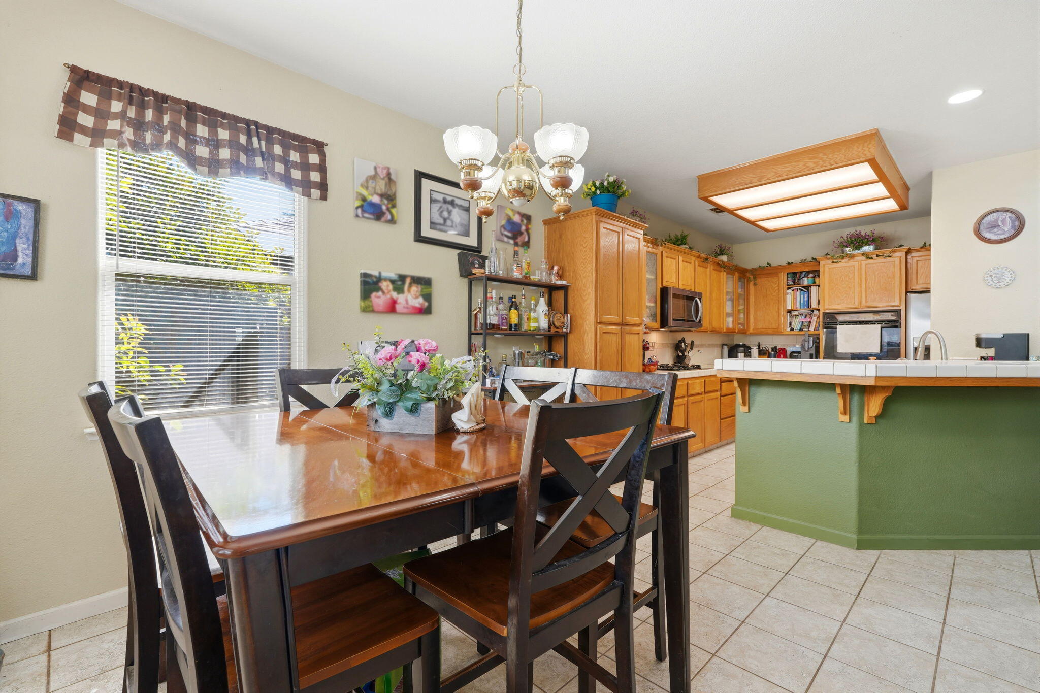 1240 Hillcrest Ave, Tulare, CA 93274