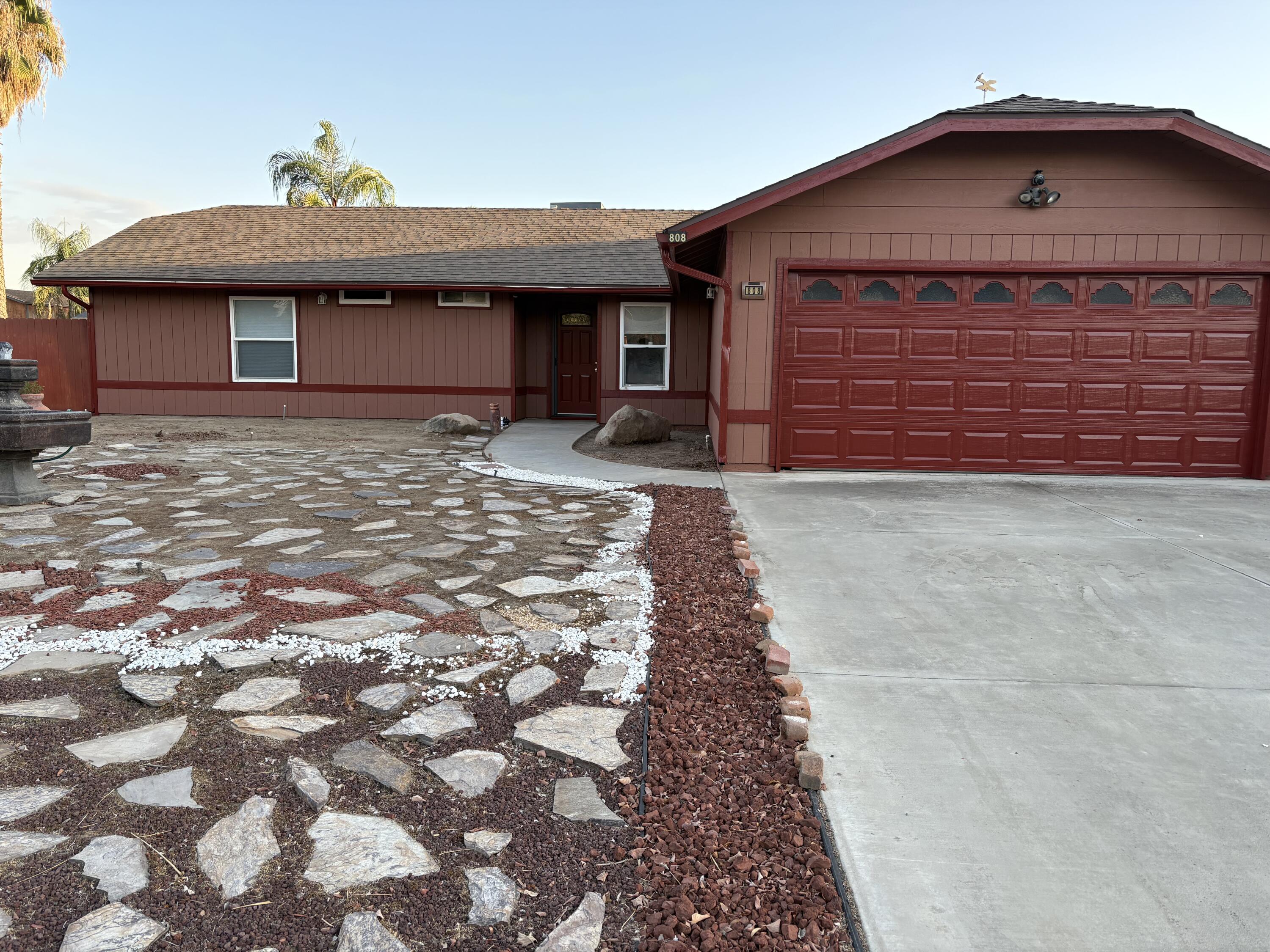 808 Vine St, Exeter, CA 93221