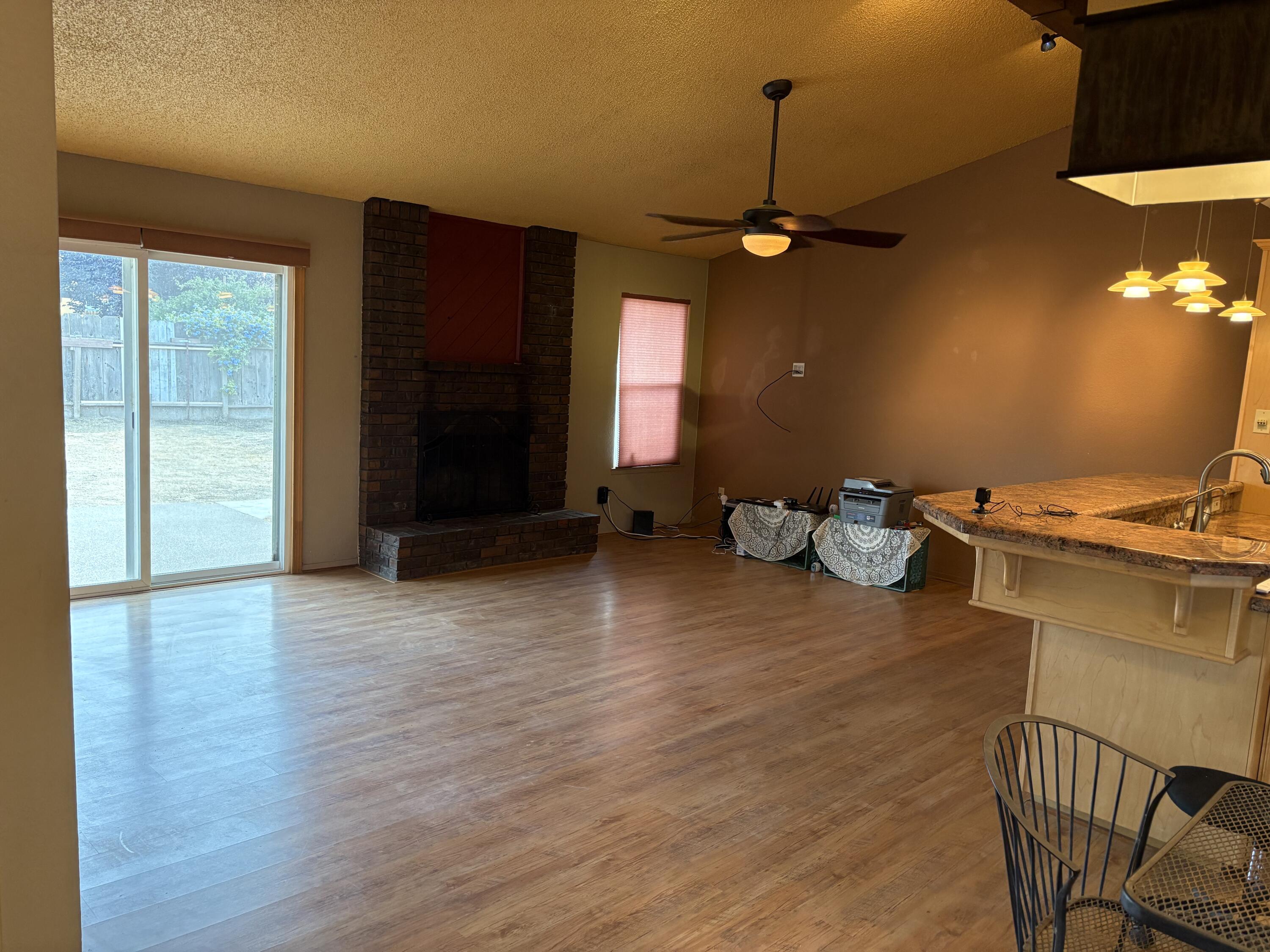 808 Vine St, Exeter, CA 93221