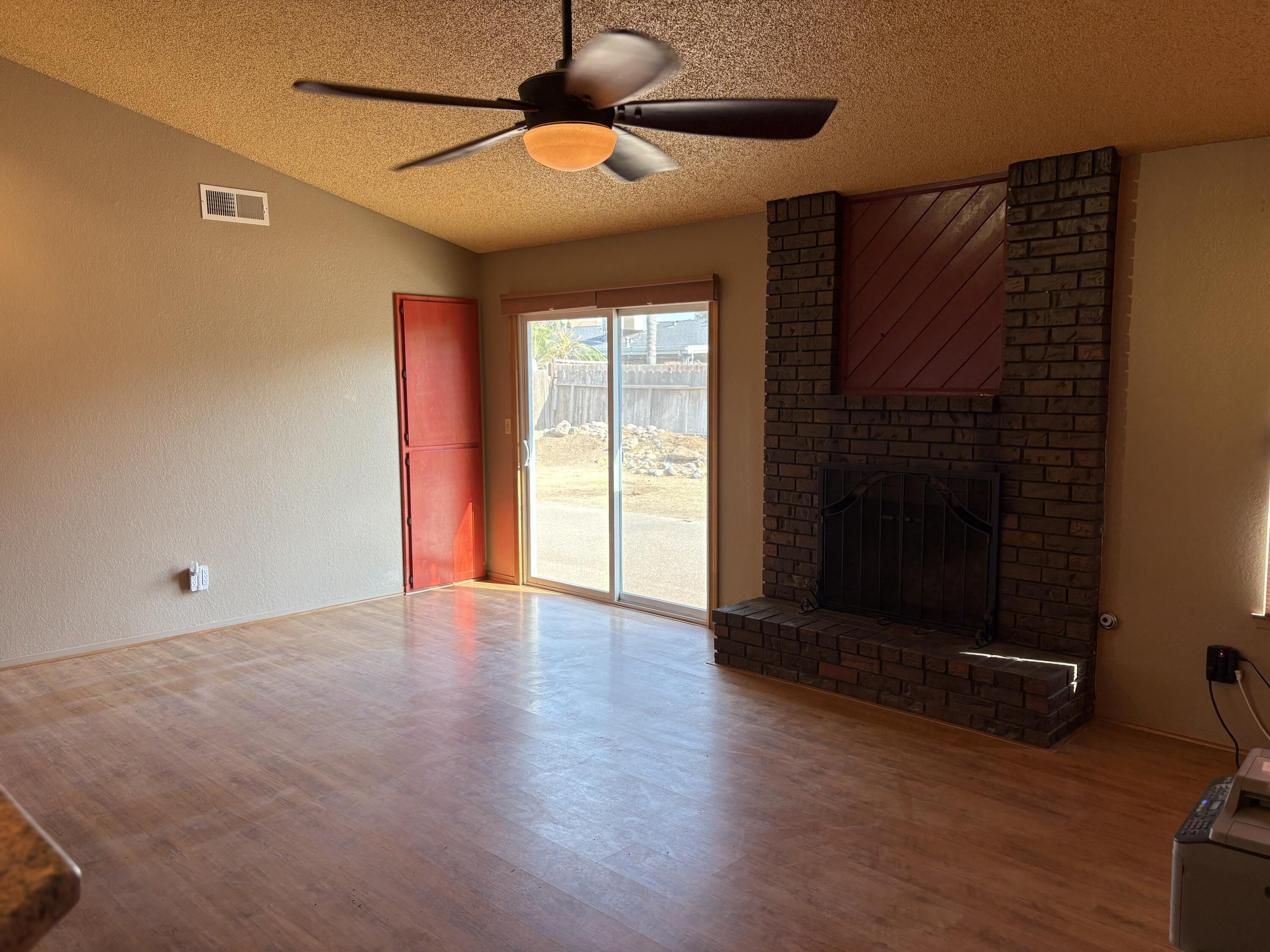 808 Vine St, Exeter, CA 93221