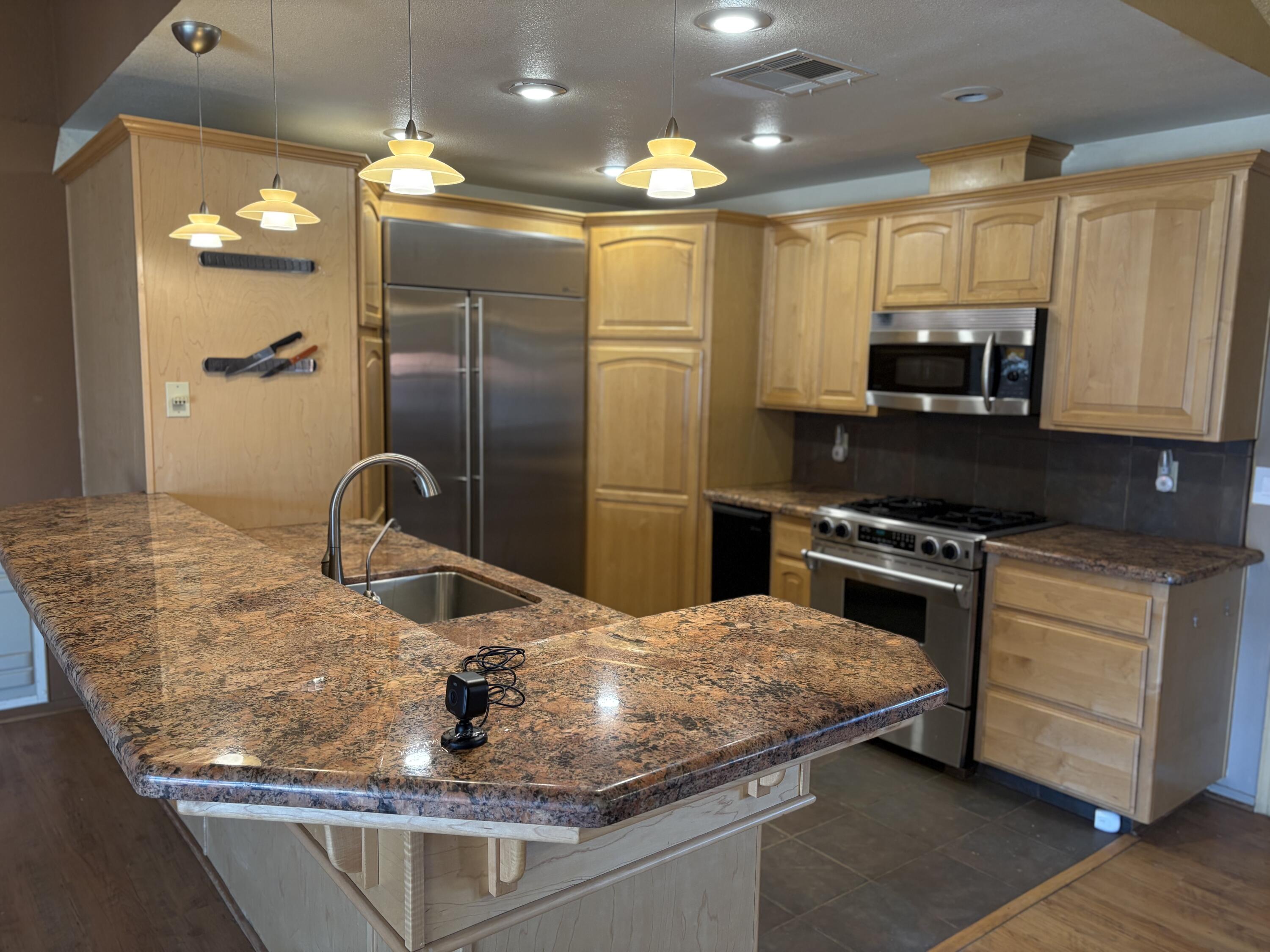 808 Vine St, Exeter, CA 93221