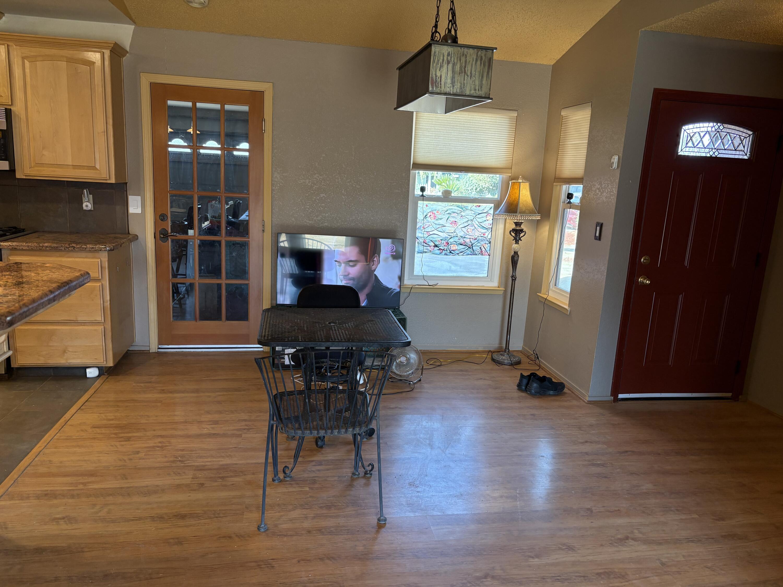 808 Vine St, Exeter, CA 93221