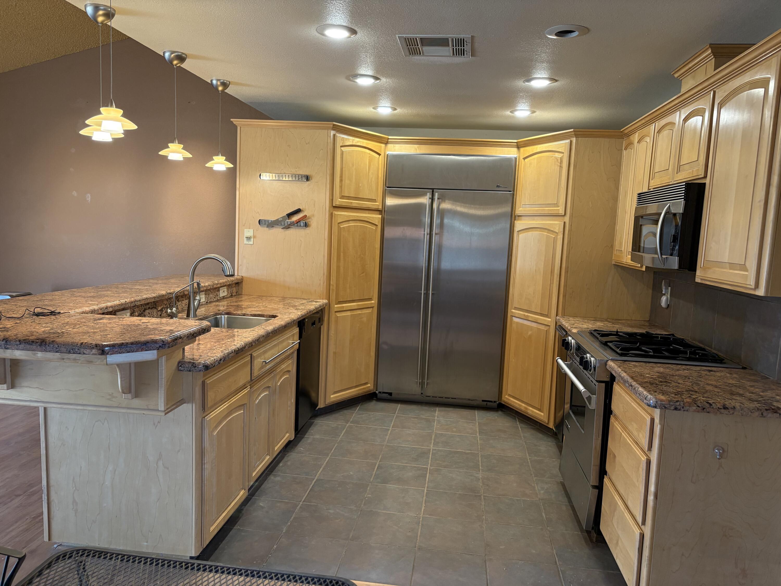 808 Vine St, Exeter, CA 93221