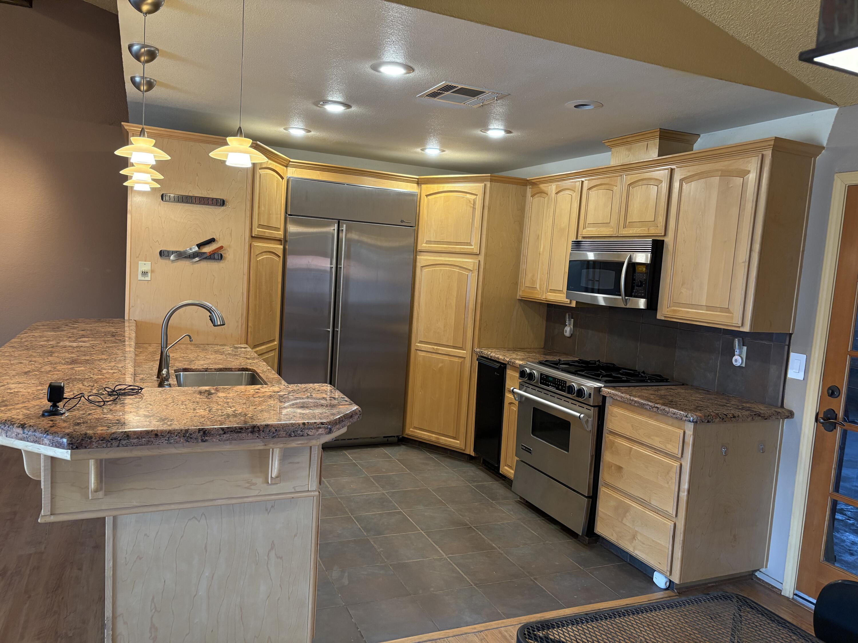 808 Vine St, Exeter, CA 93221