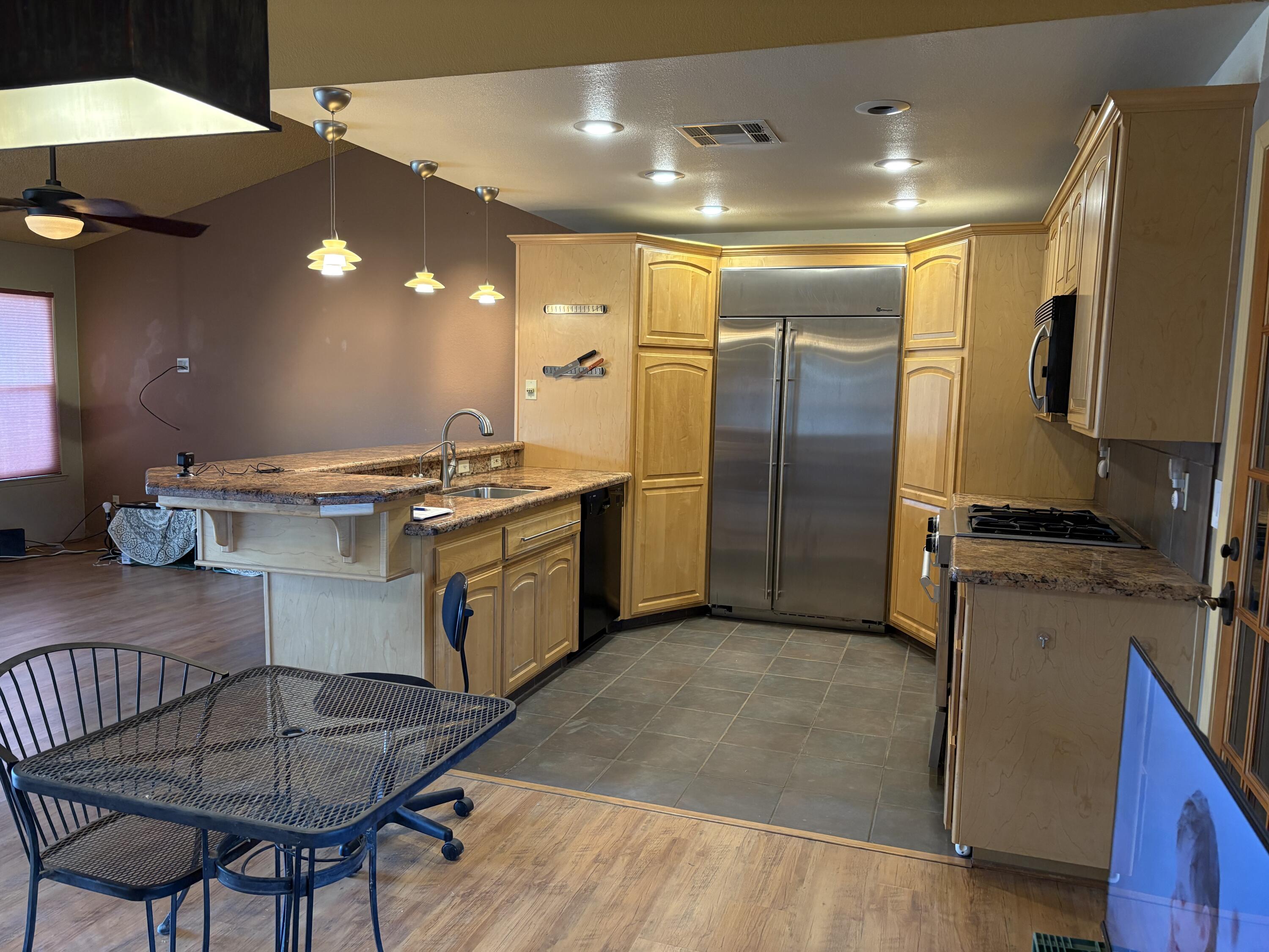 808 Vine St, Exeter, CA 93221