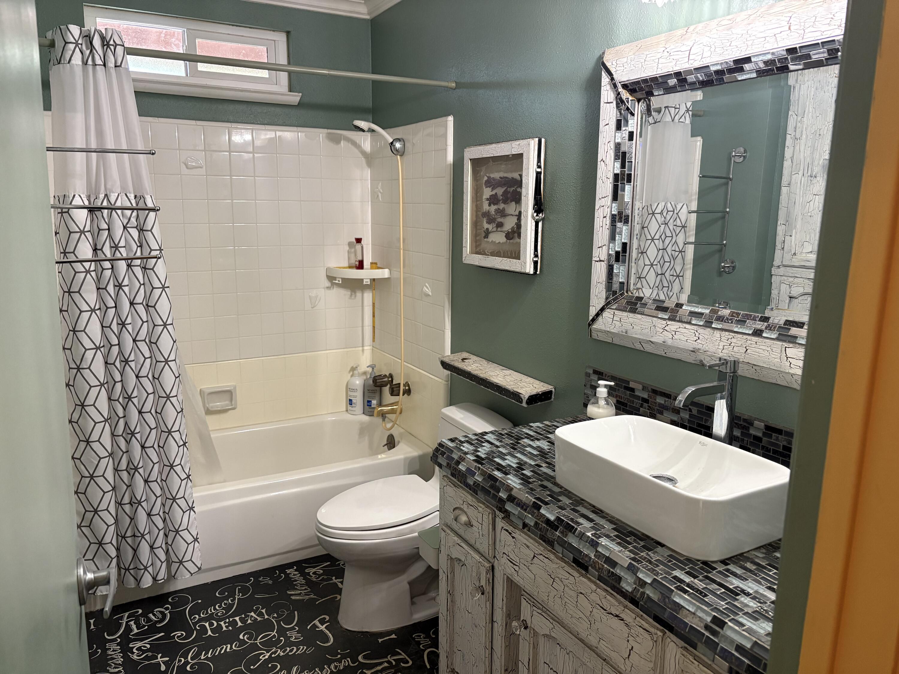 808 Vine St, Exeter, CA 93221