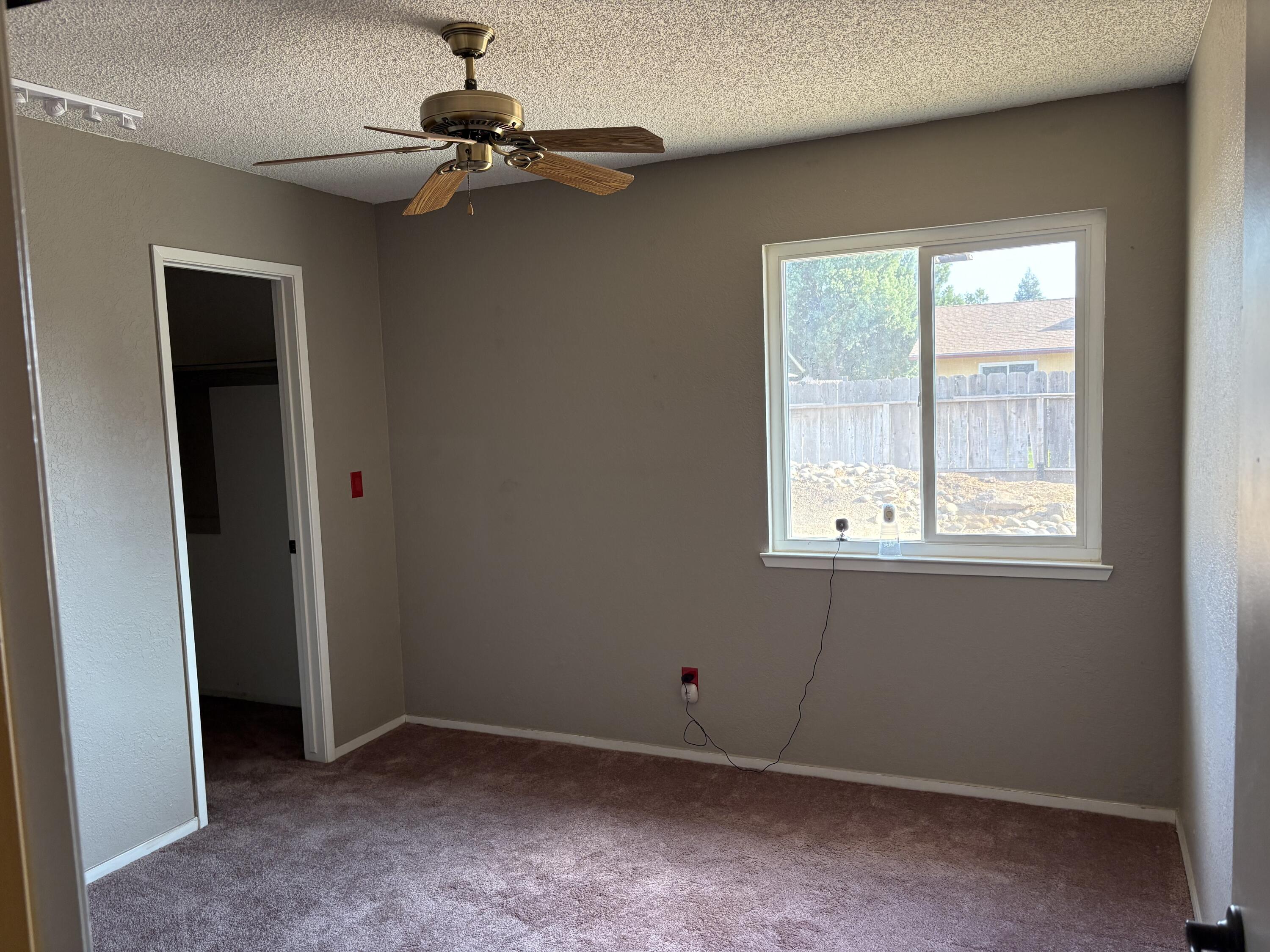 808 Vine St, Exeter, CA 93221