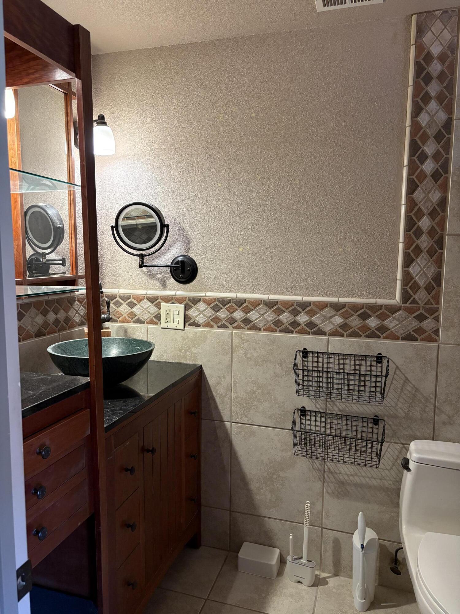 808 Vine St, Exeter, CA 93221