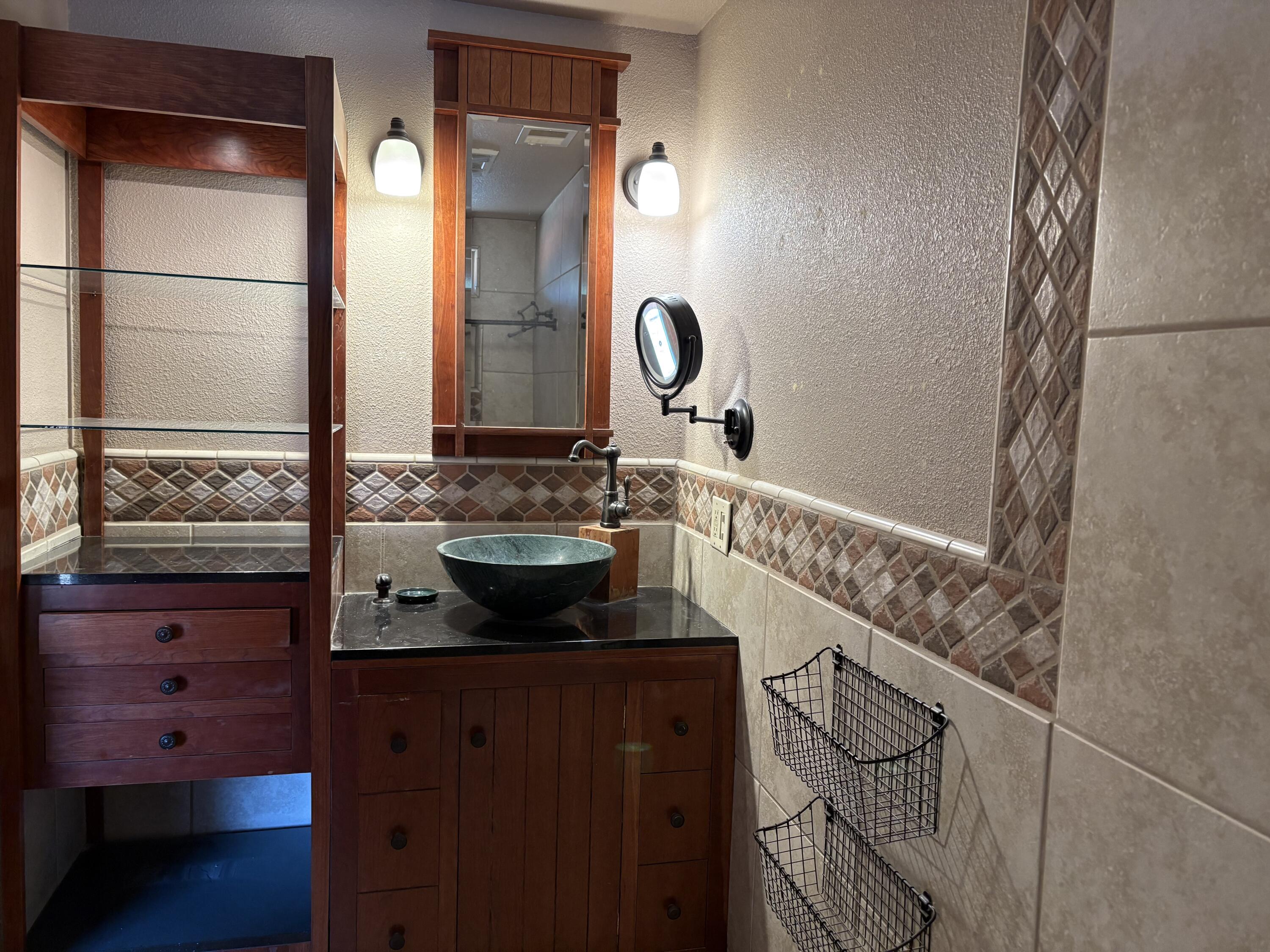 808 Vine St, Exeter, CA 93221