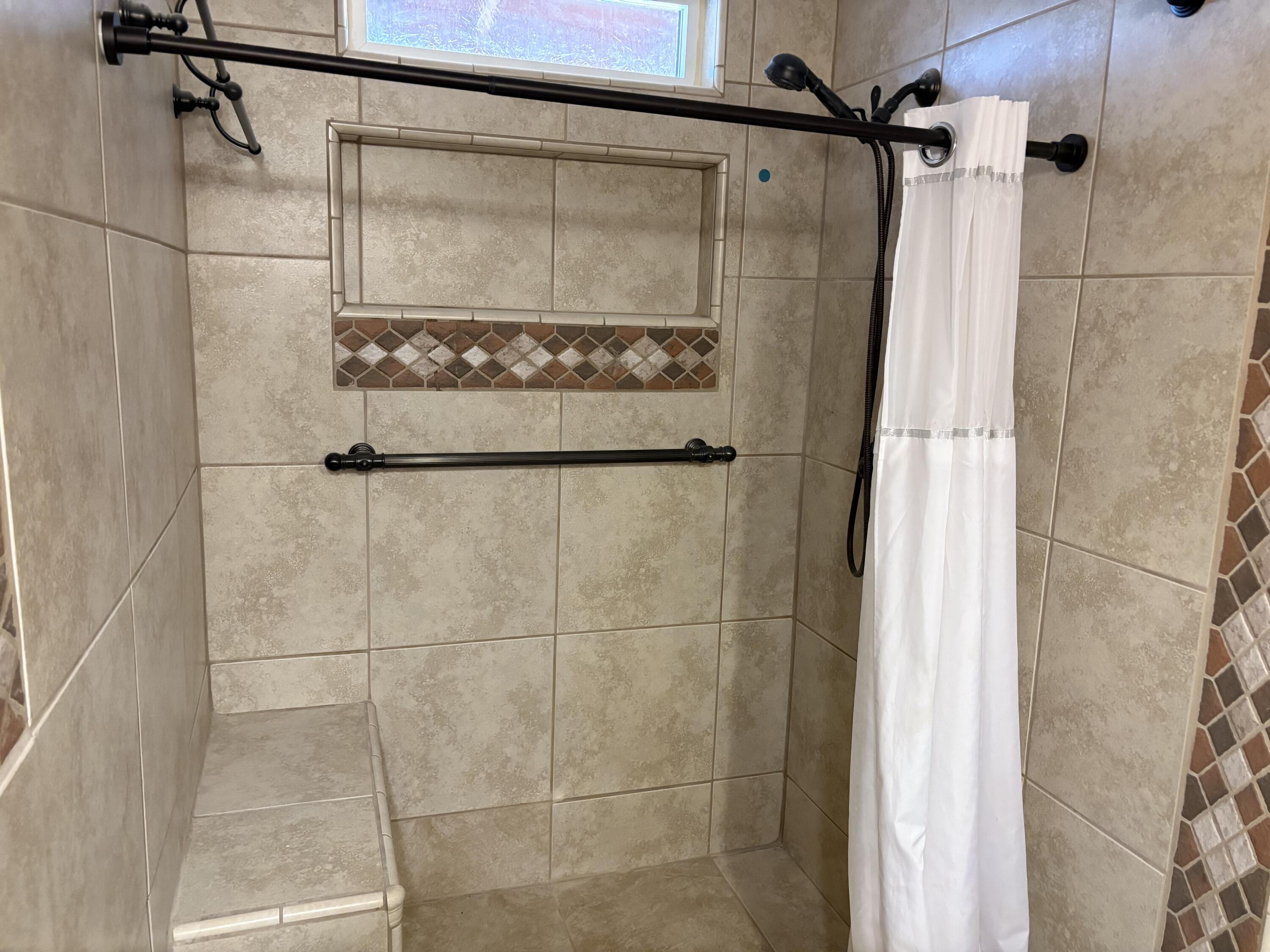 808 Vine St, Exeter, CA 93221