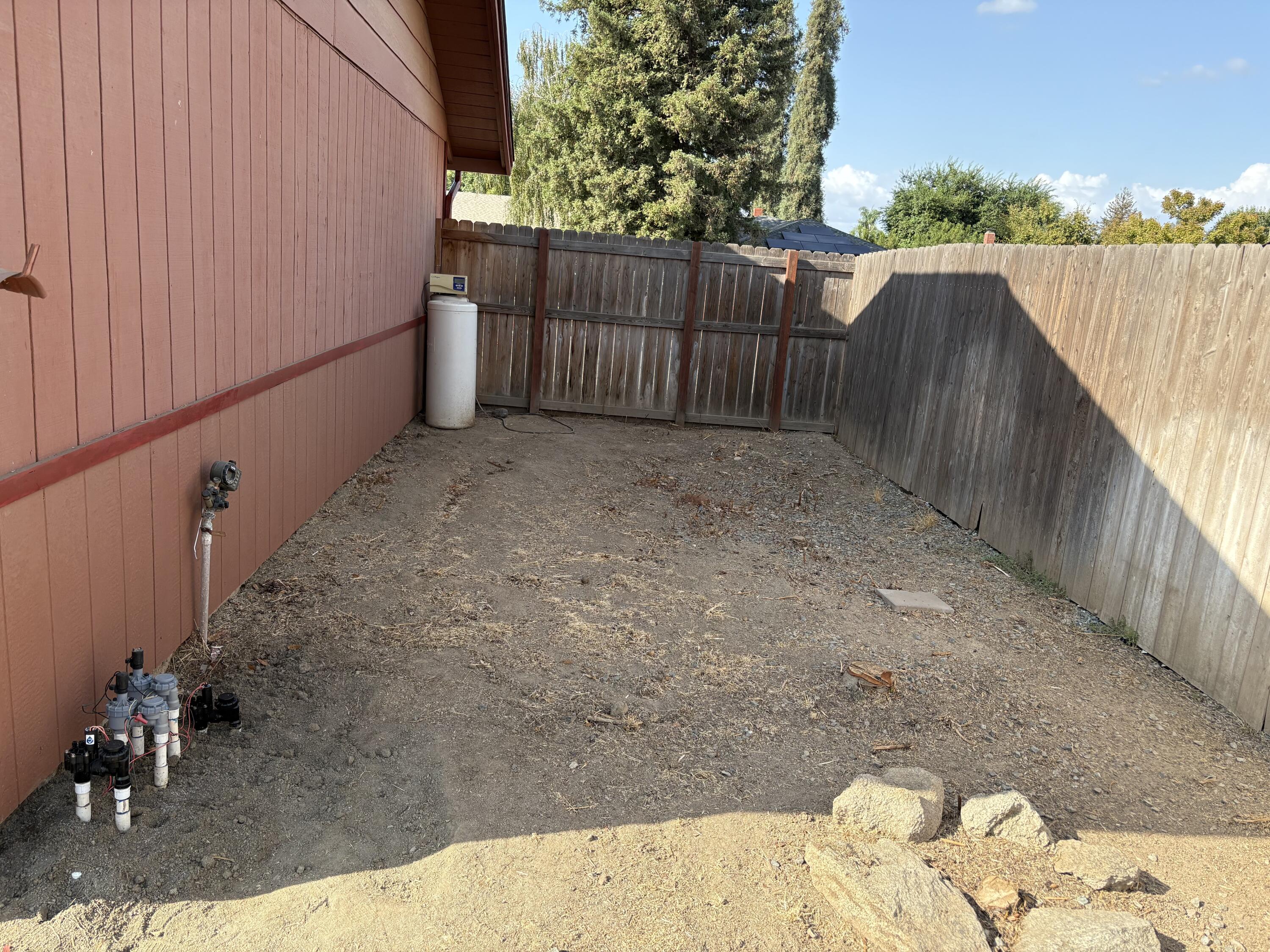 808 Vine St, Exeter, CA 93221