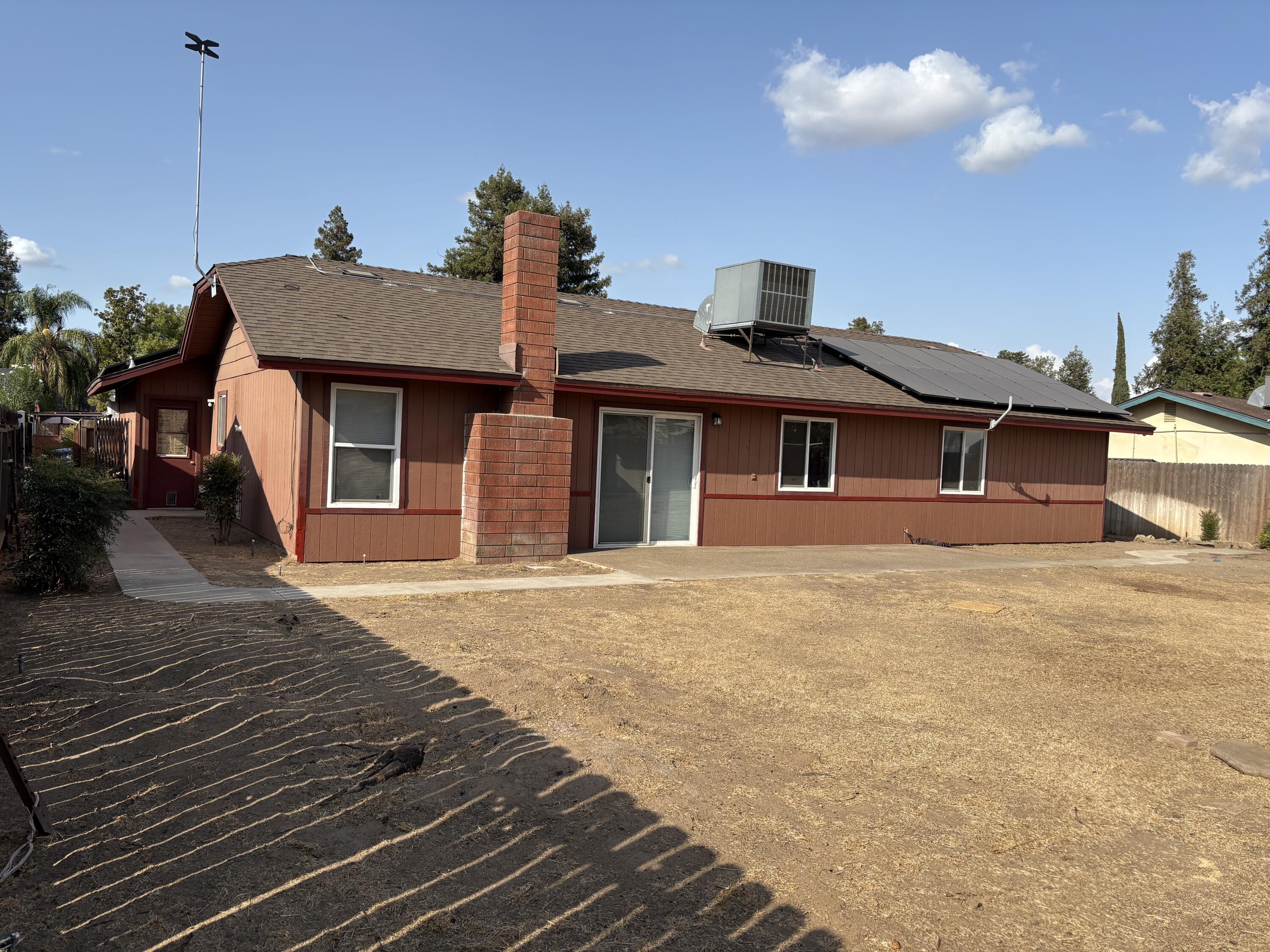 808 Vine St, Exeter, CA 93221