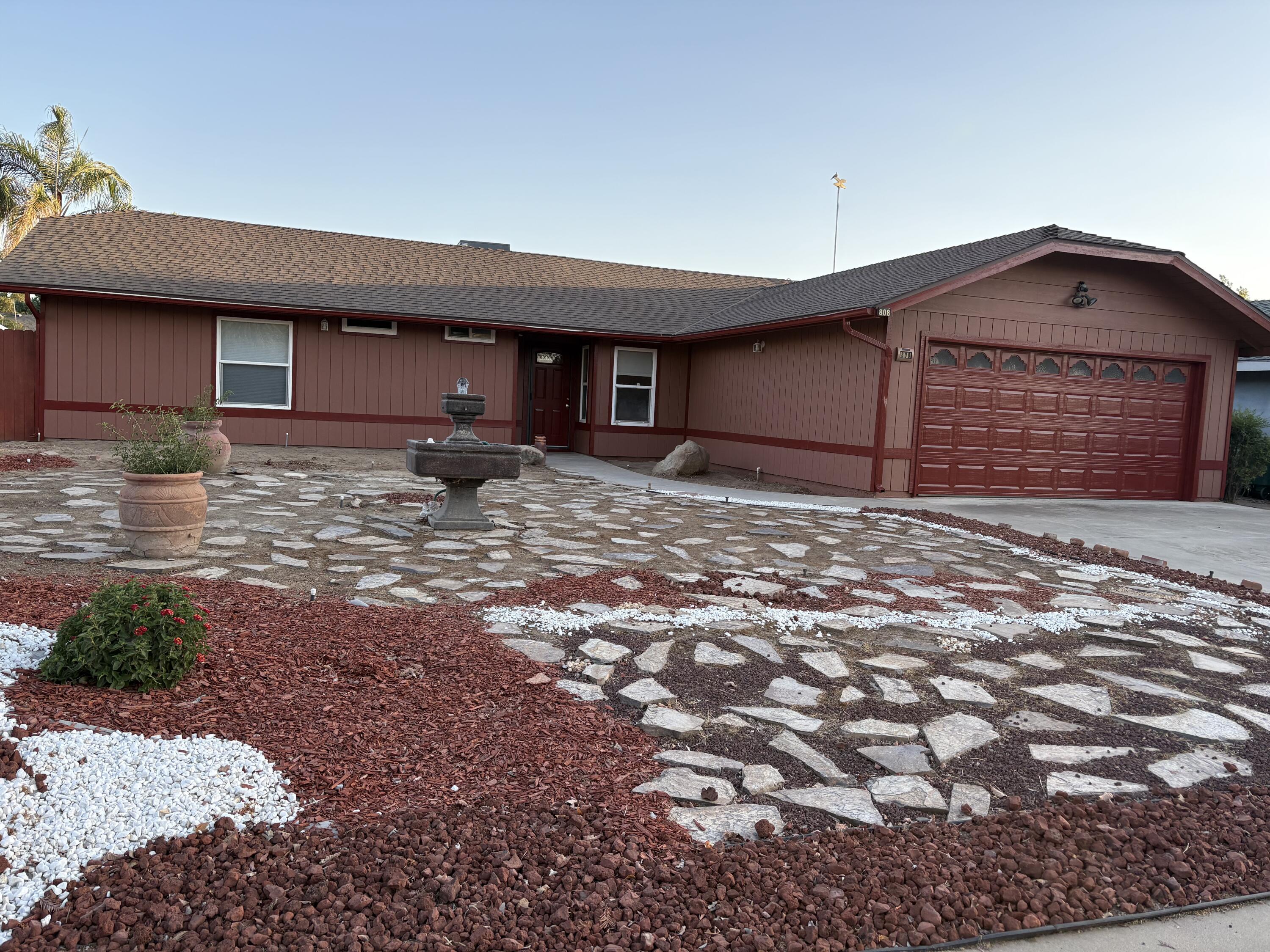 808 Vine St, Exeter, CA 93221