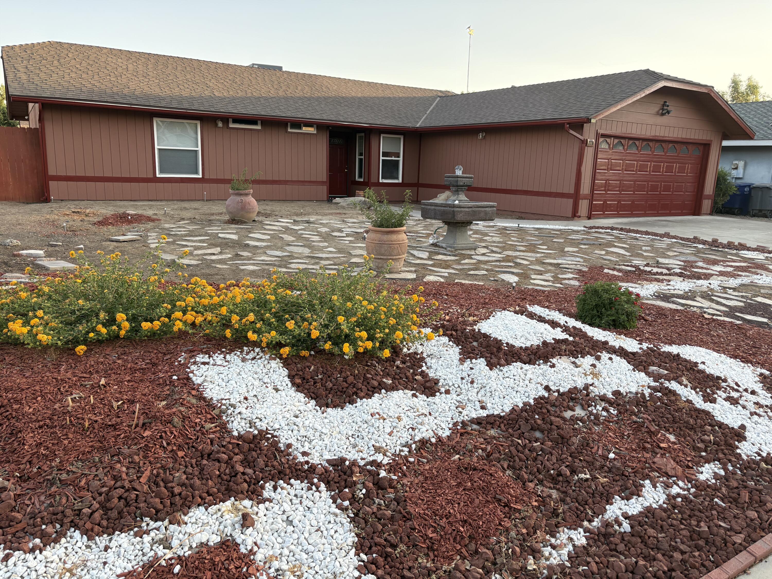 808 Vine St, Exeter, CA 93221