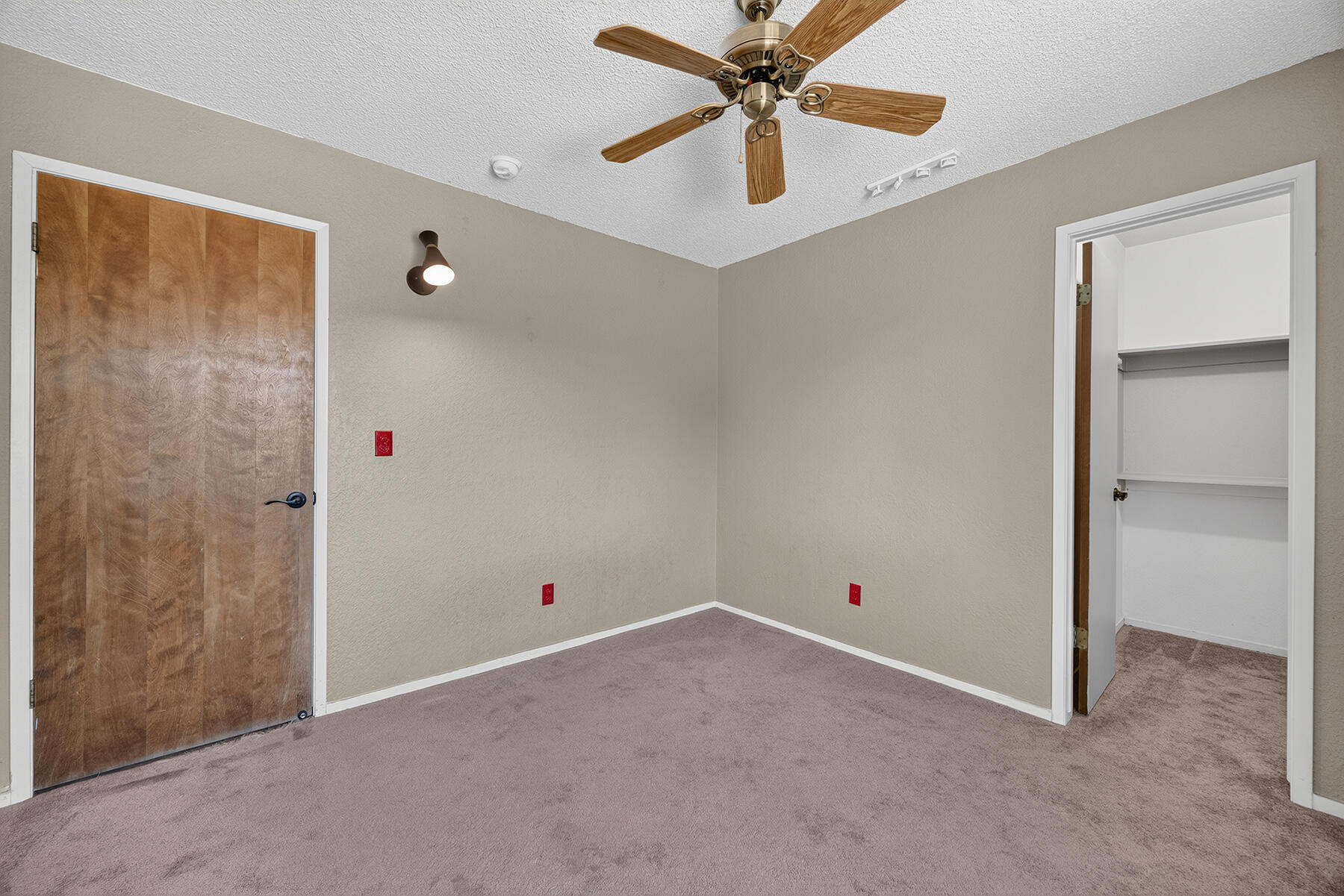 808 Vine St, Exeter, CA 93221