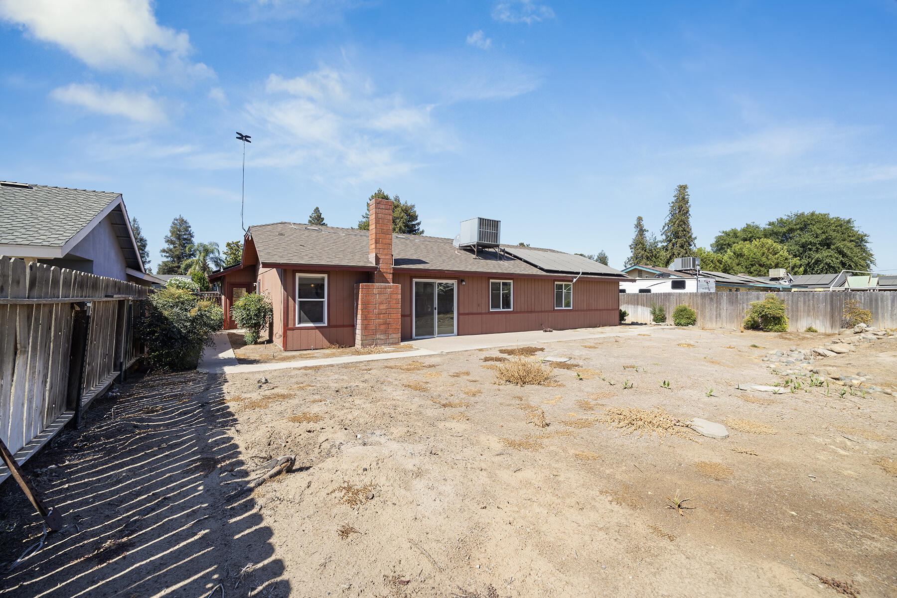 808 Vine St, Exeter, CA 93221