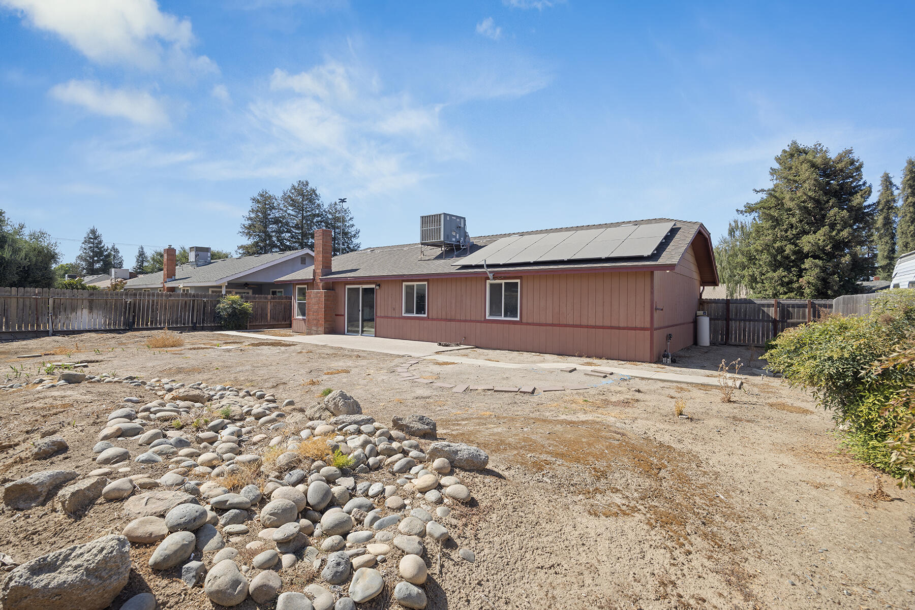 808 Vine St, Exeter, CA 93221