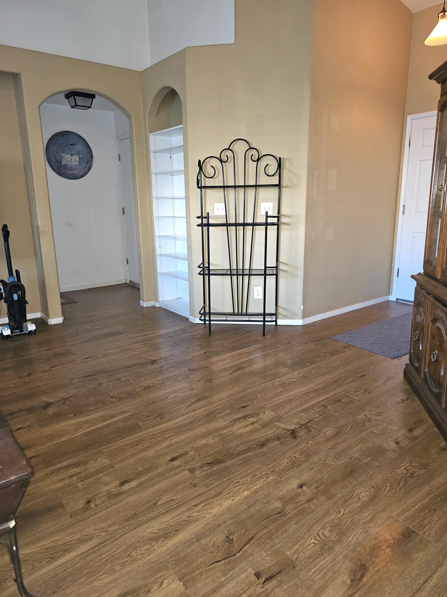 440 W Pepper Dr, Hanford, CA 93230