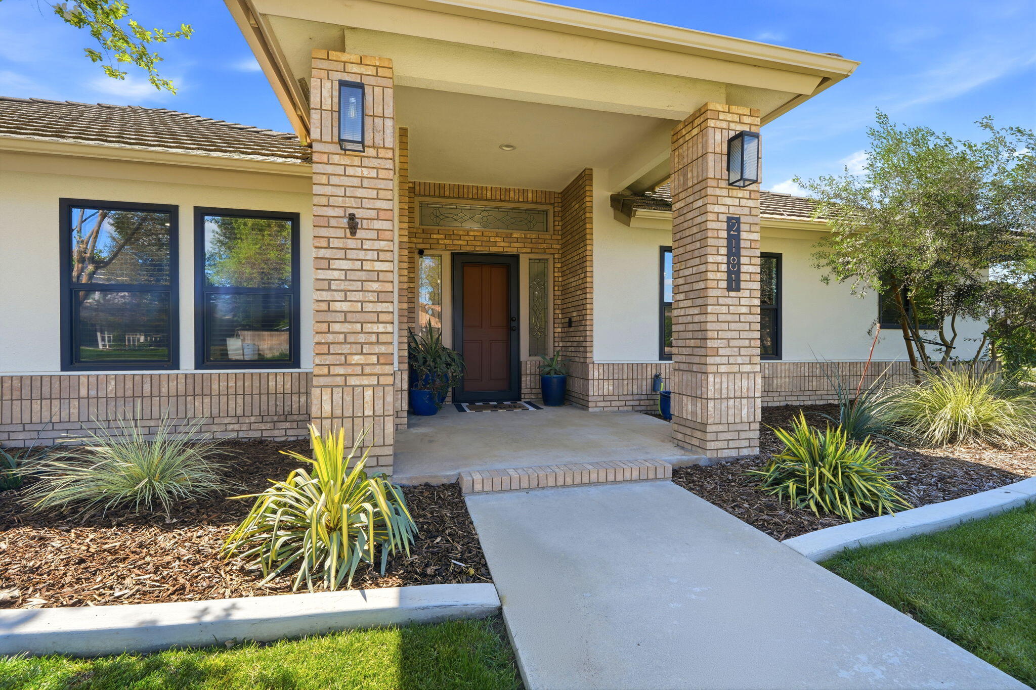 2181 N M, Tulare, CA 93274