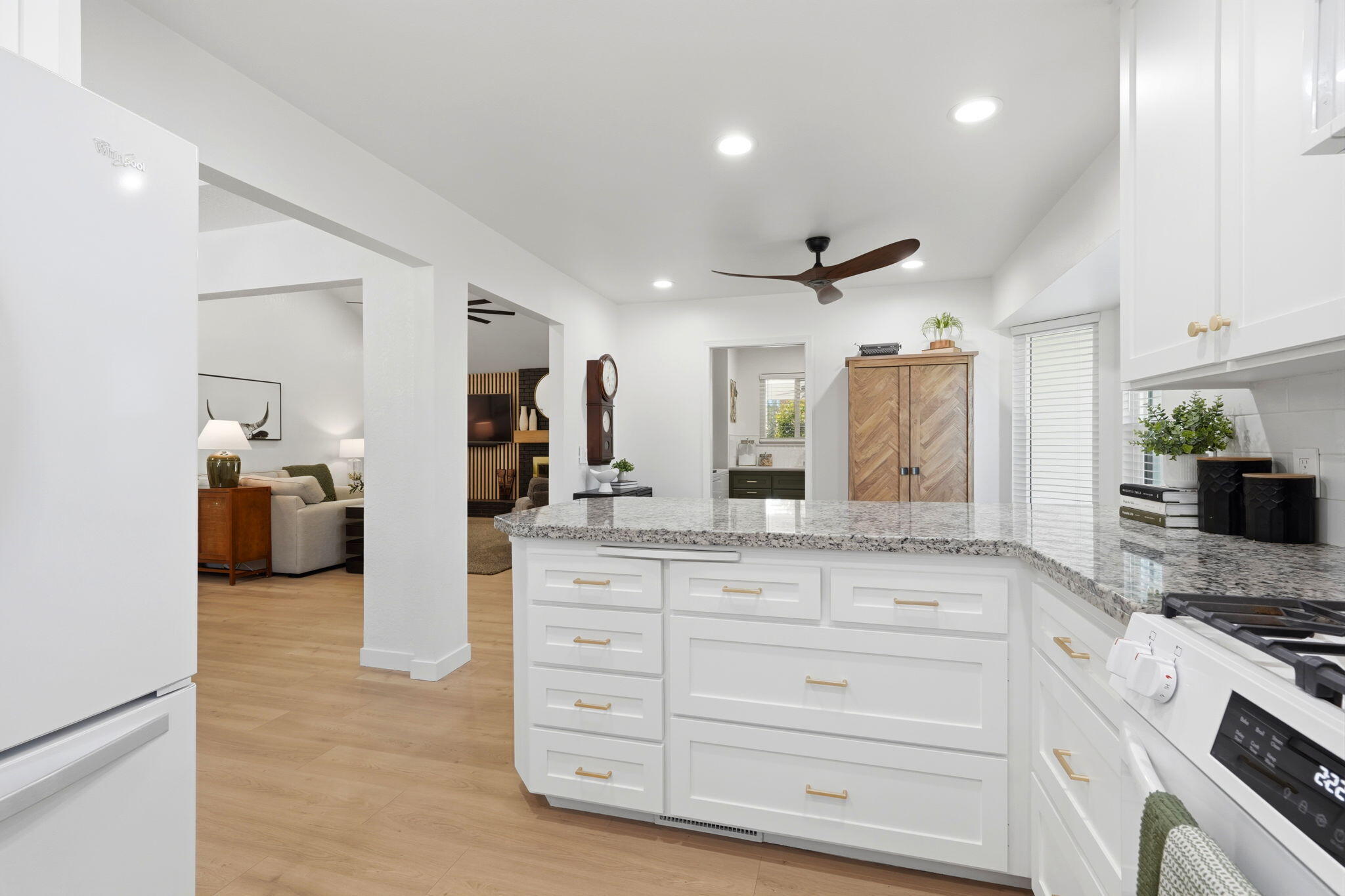 2181 N M, Tulare, CA 93274