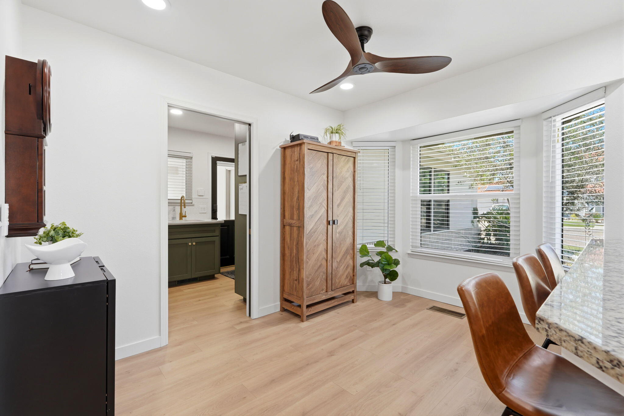 2181 N M, Tulare, CA 93274