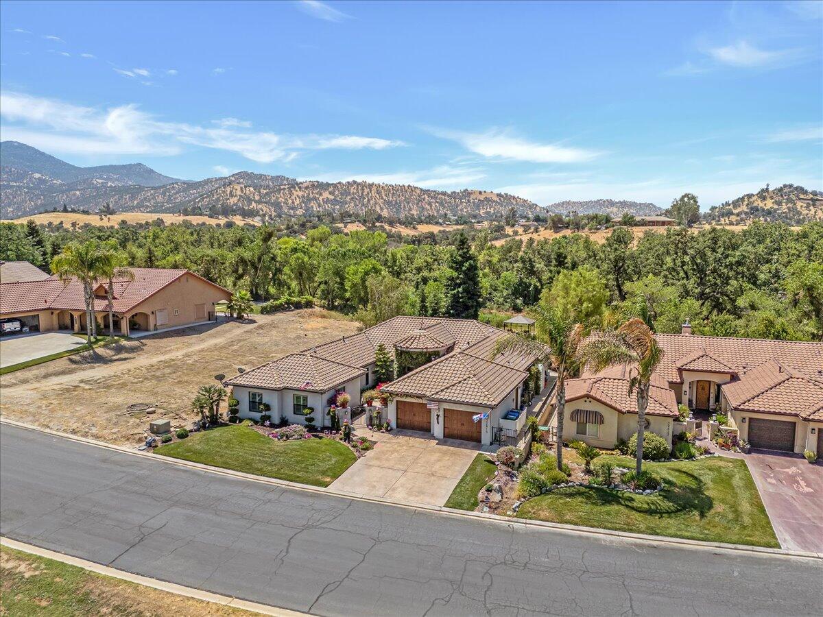 32815 Riverside Dr, Springville, CA 93265