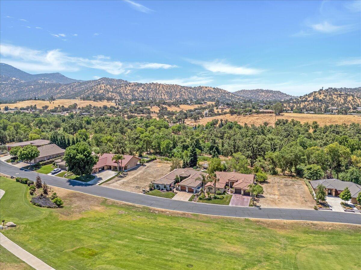 32815 Riverside Dr, Springville, CA 93265