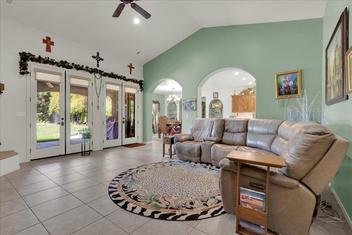 32815 Riverside Dr, Springville, CA 93265