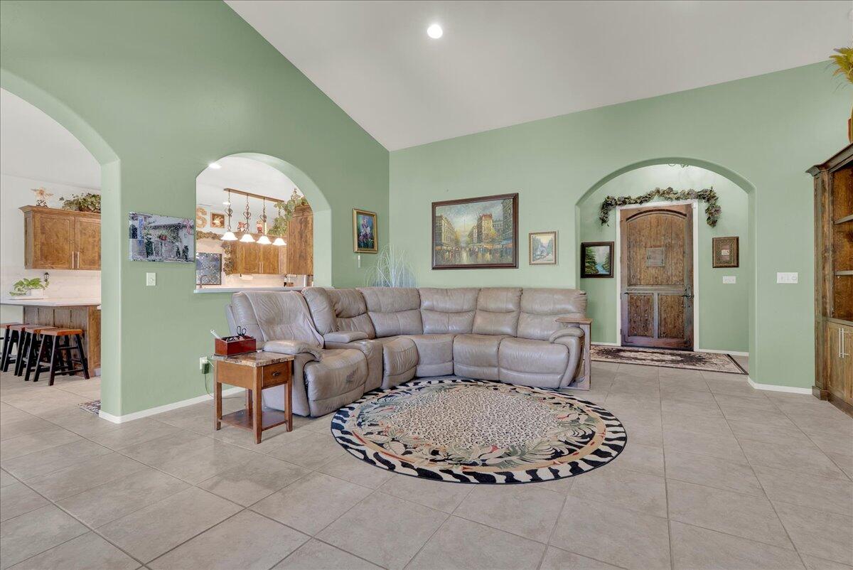 32815 Riverside Dr, Springville, CA 93265