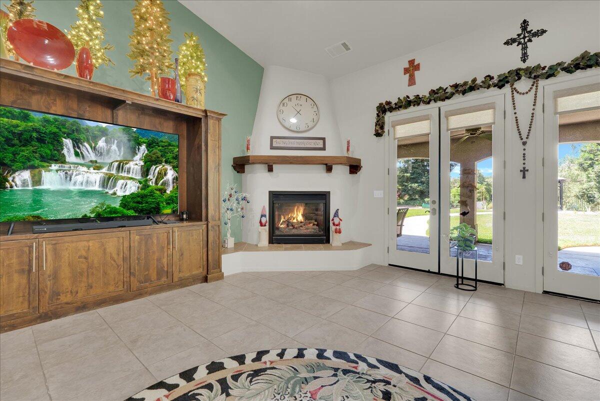 32815 Riverside Dr, Springville, CA 93265